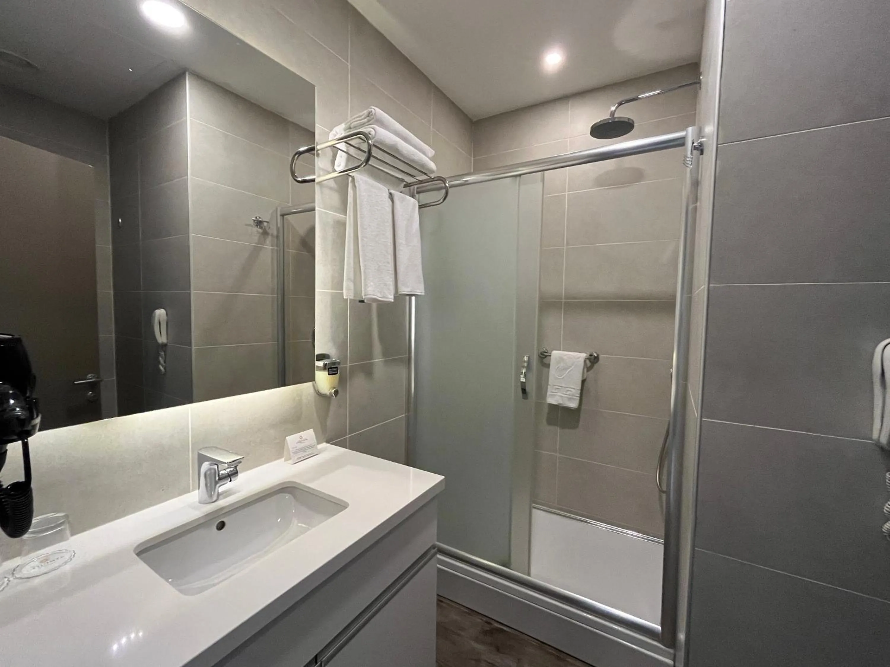 Bathroom in La Quinta by Wyndham Istanbul Gunesli