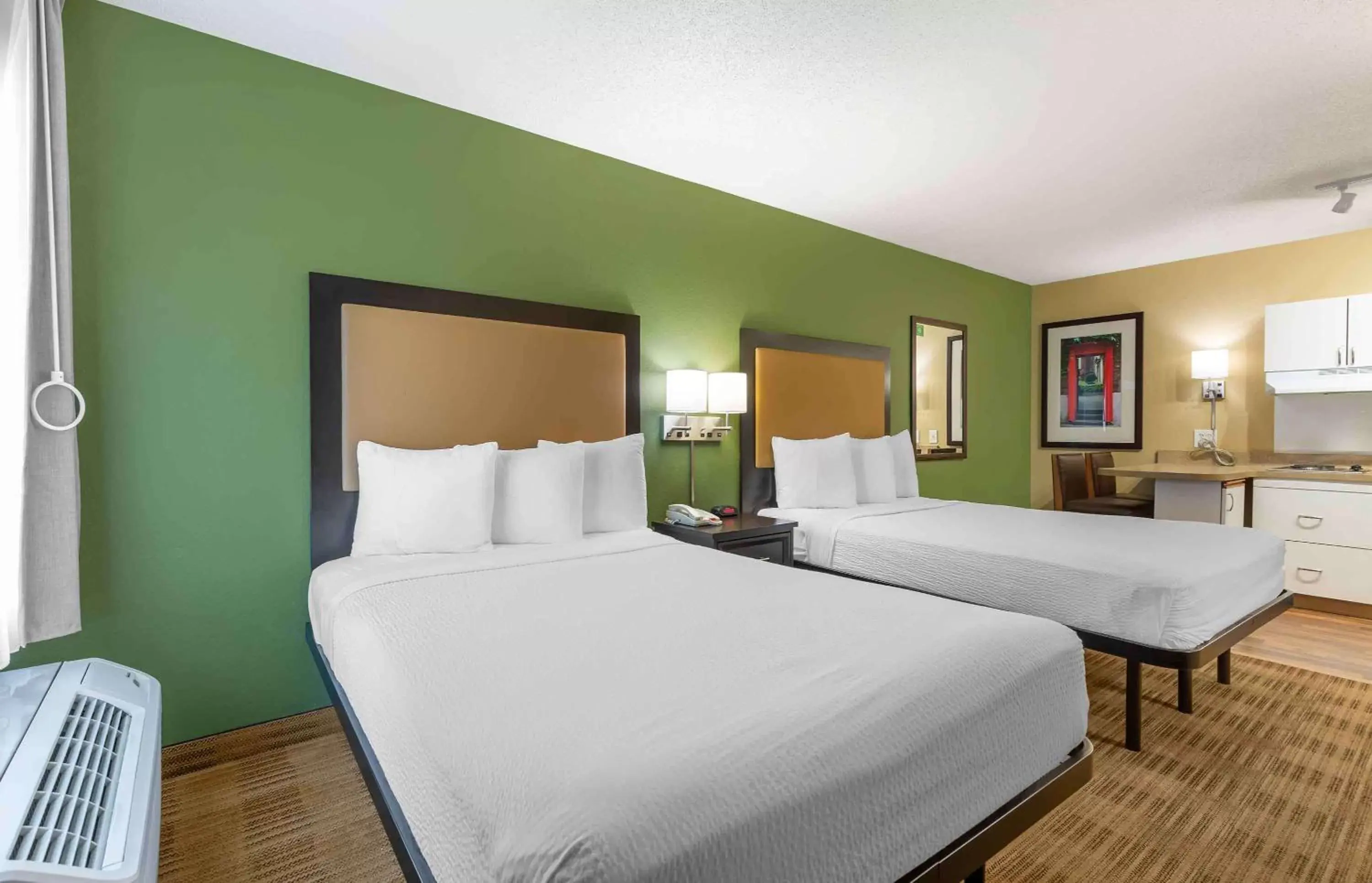 Bedroom, Bed in Extended Stay America Suites - Washington, DC - Falls Church - Merrifield