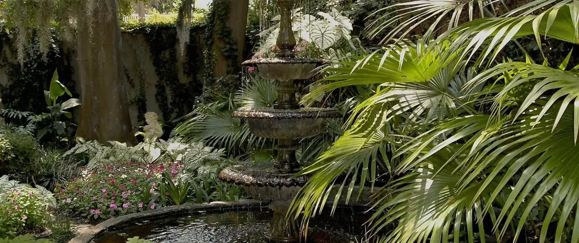 Property building, Garden in Forsyth Park Inn