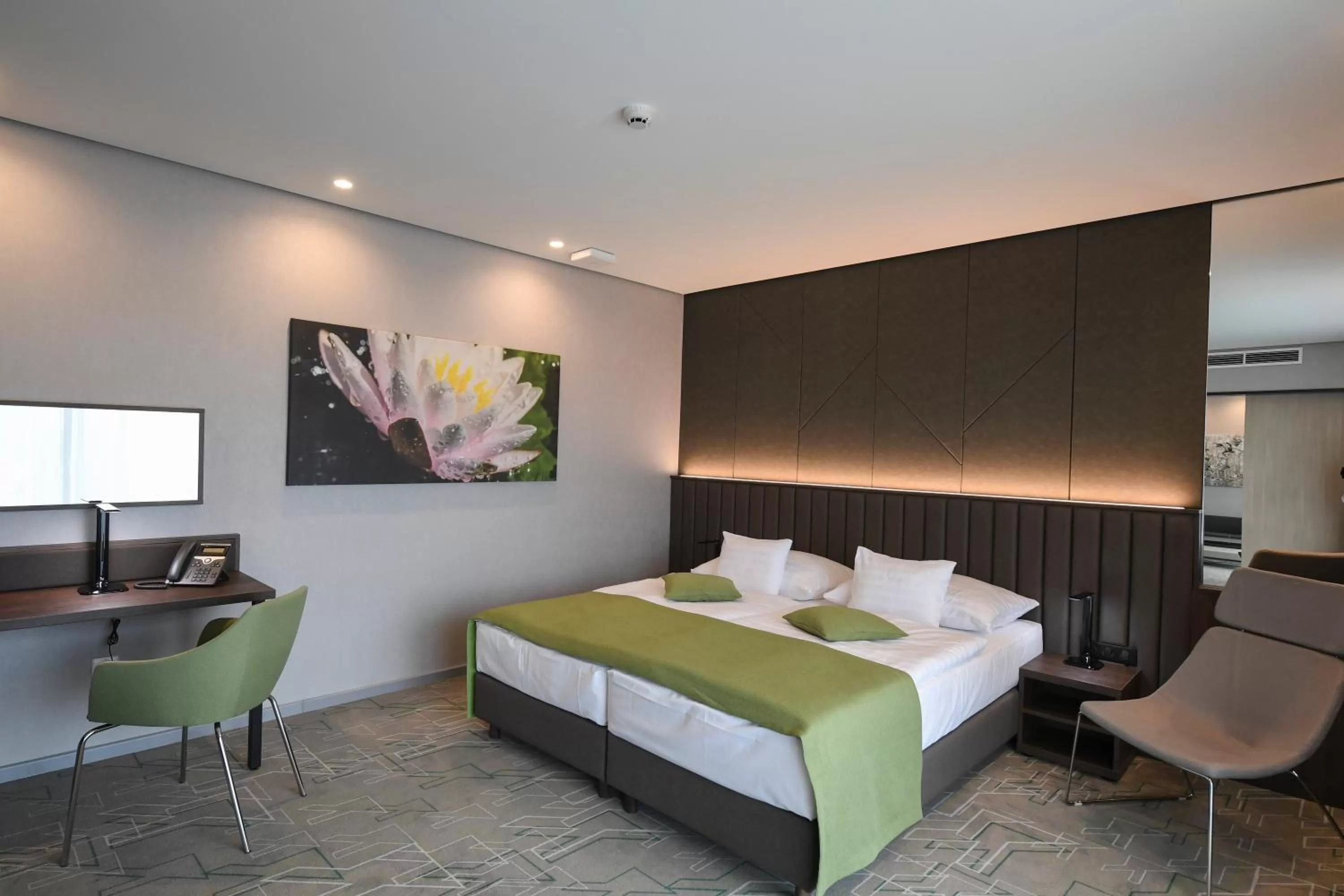 Bedroom, Bed in Hunguest Hotel Sóstó