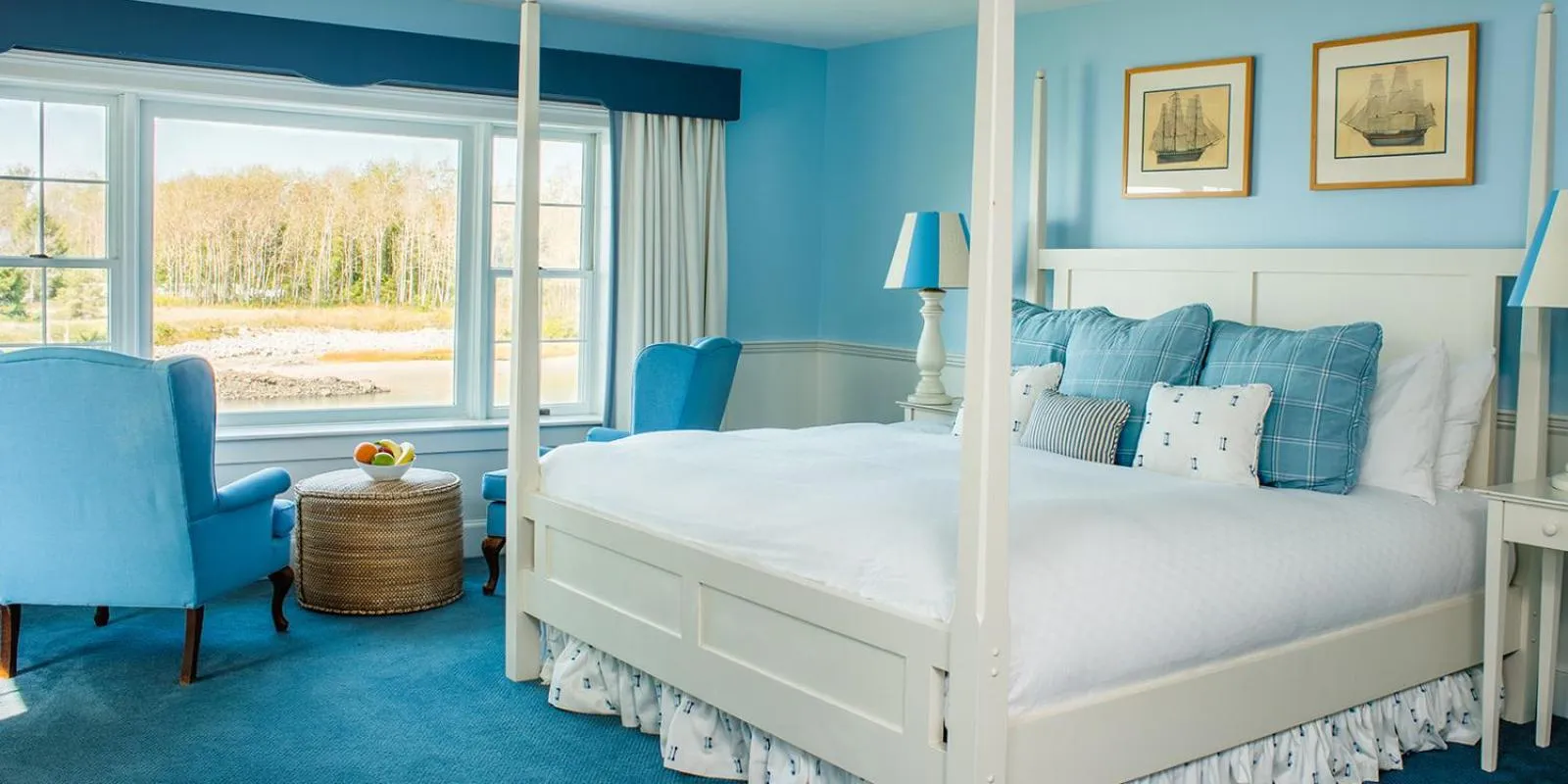 Bed in Breakwater Inn