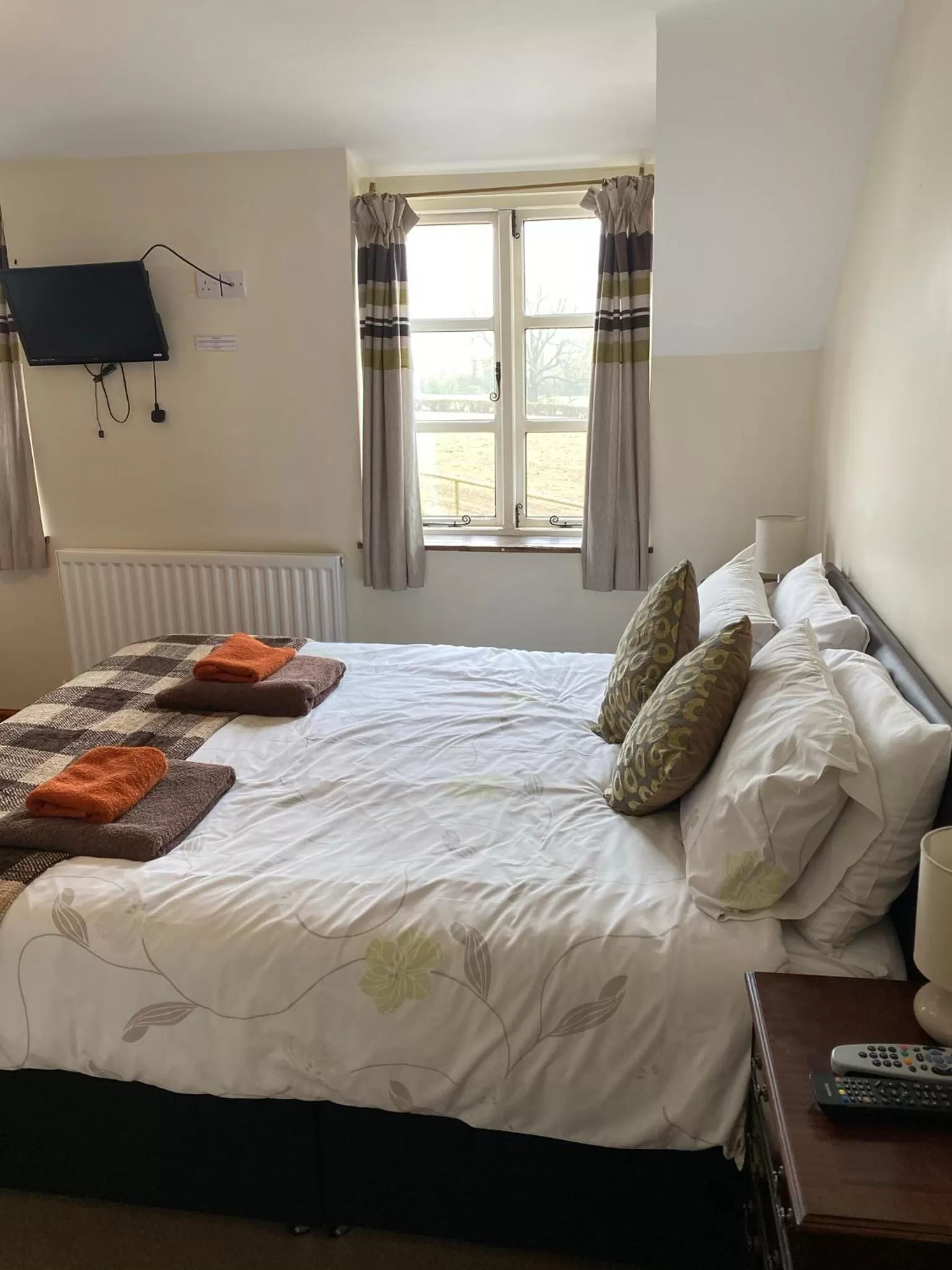 Bed in The crown inn Longtown