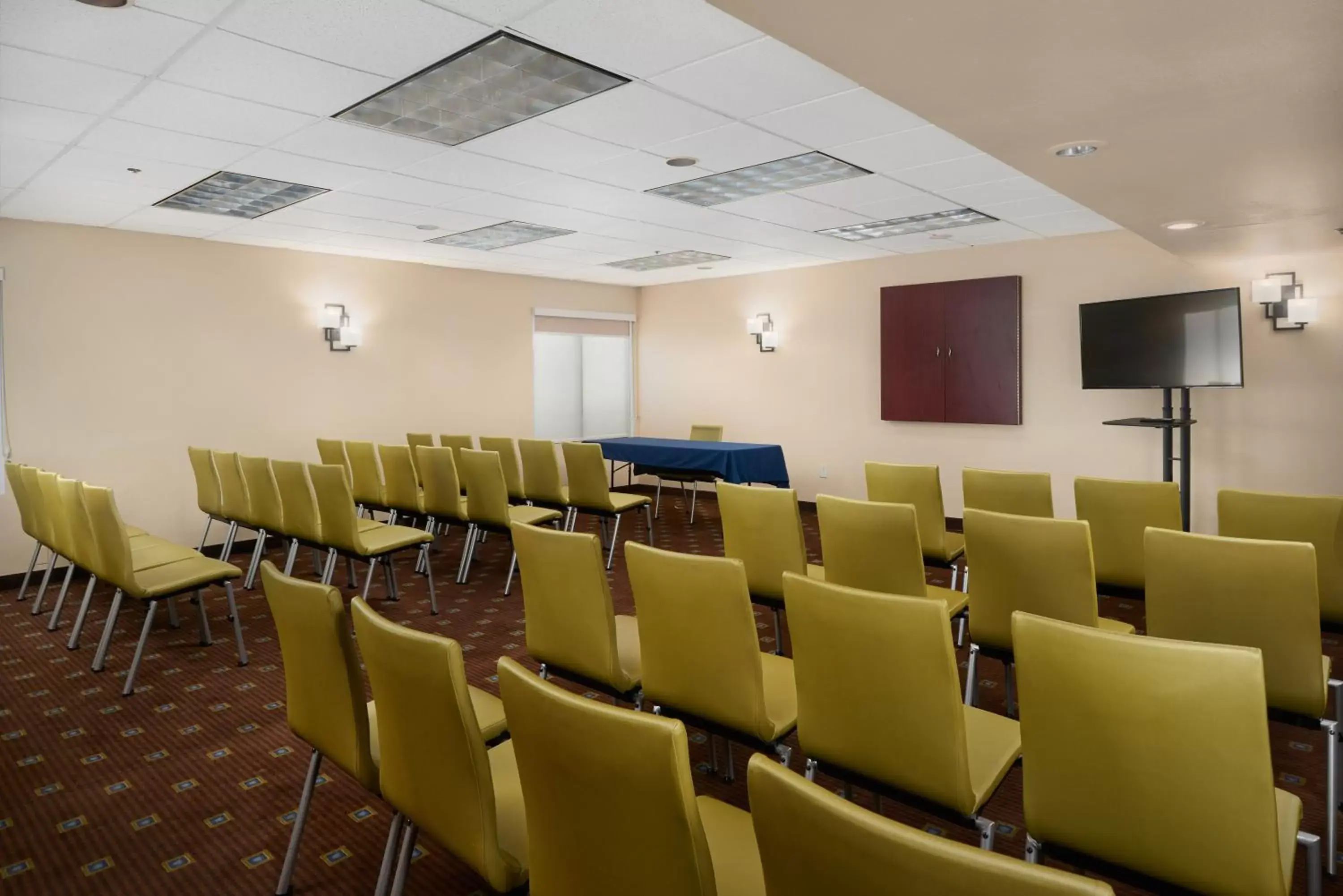 Meeting/conference room in Holiday Inn Express Scottsdale North, an IHG Hotel