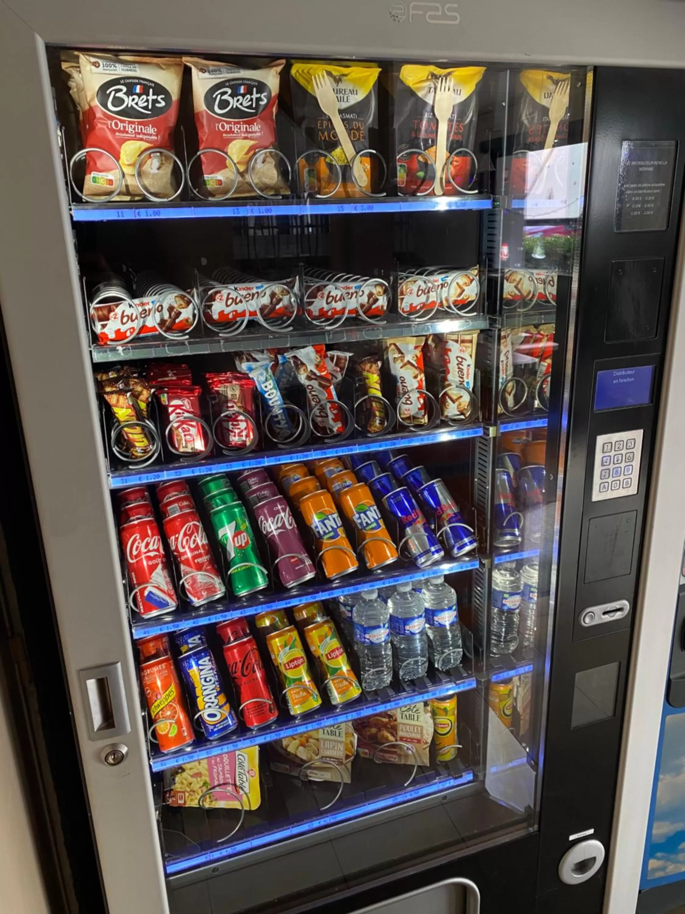 vending machine, Supermarket/Shops in Hotel Class'Eco Carcassonne