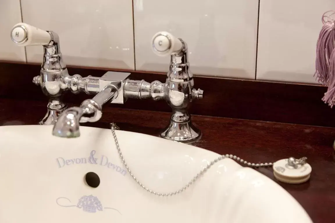 Decorative detail, Bathroom in Relais Montemaggiore