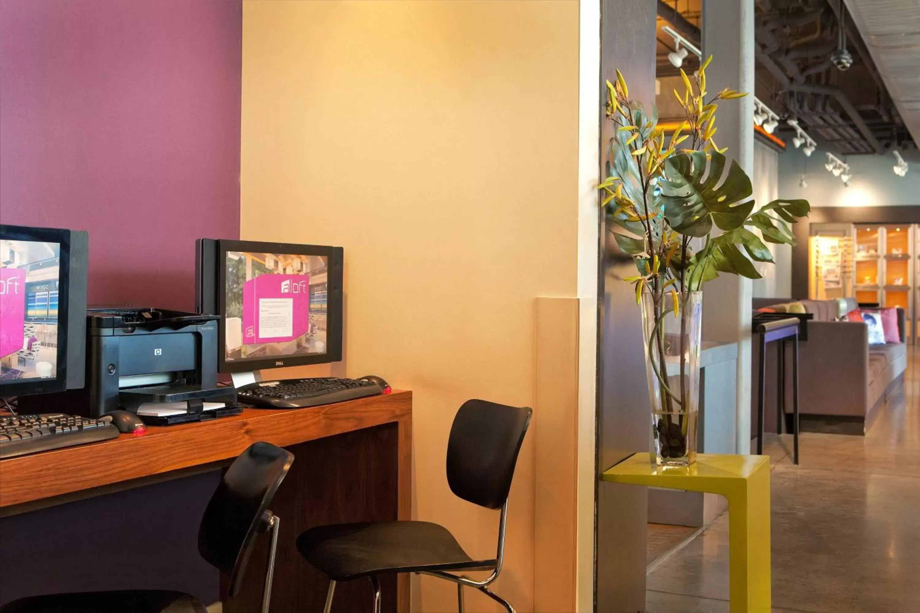 Business facilities, TV/Entertainment Center in Aloft Chesapeake