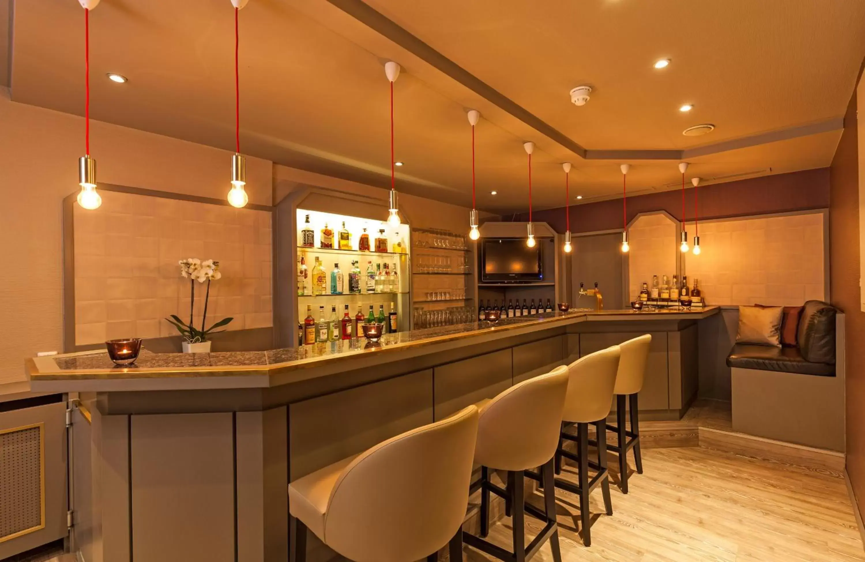 Lounge or bar in Leonardo Hotel Munich City North Lounge or bar in Leonardo Hotel Munich City North