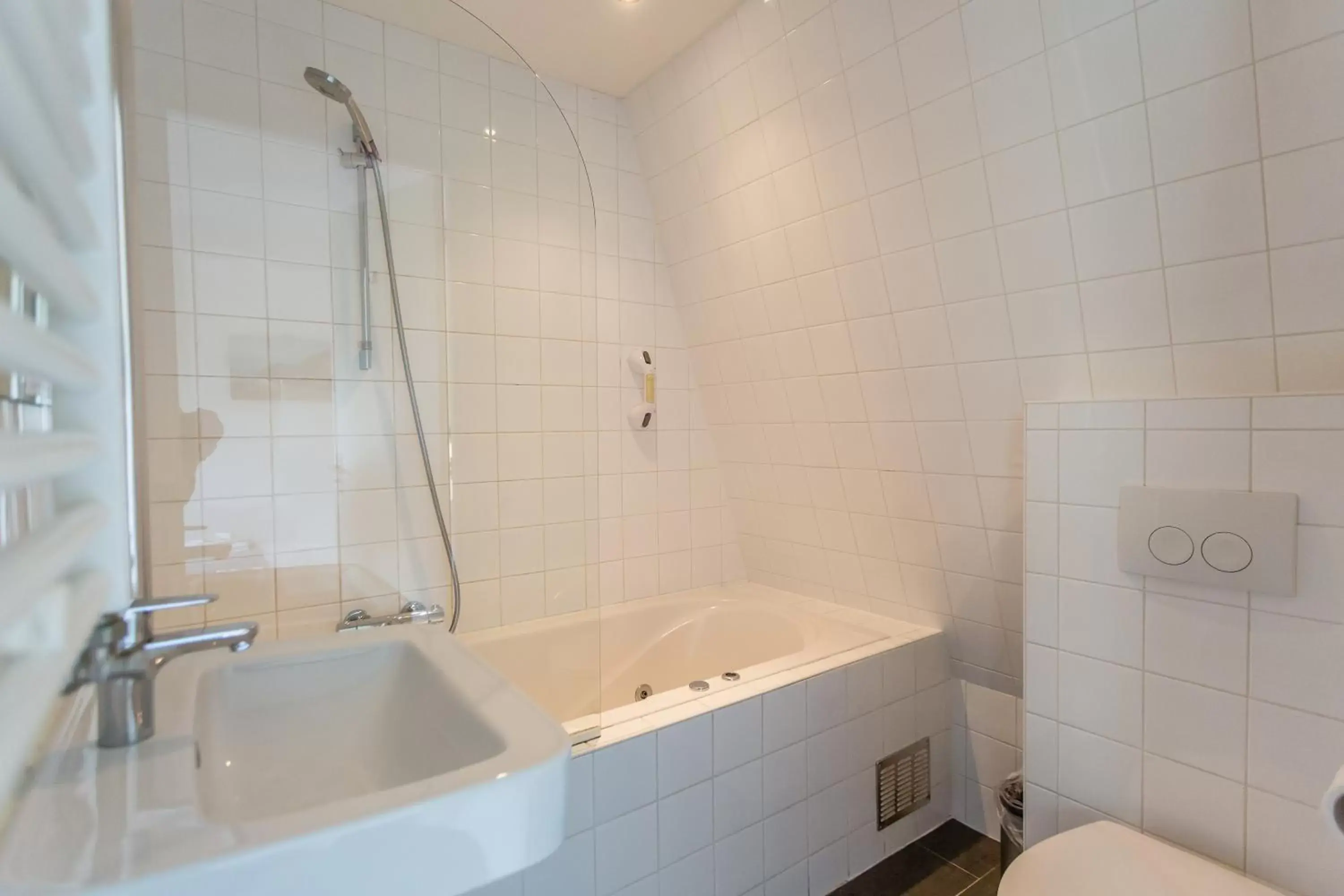 Bath, Bathroom in Hotel Breeburg