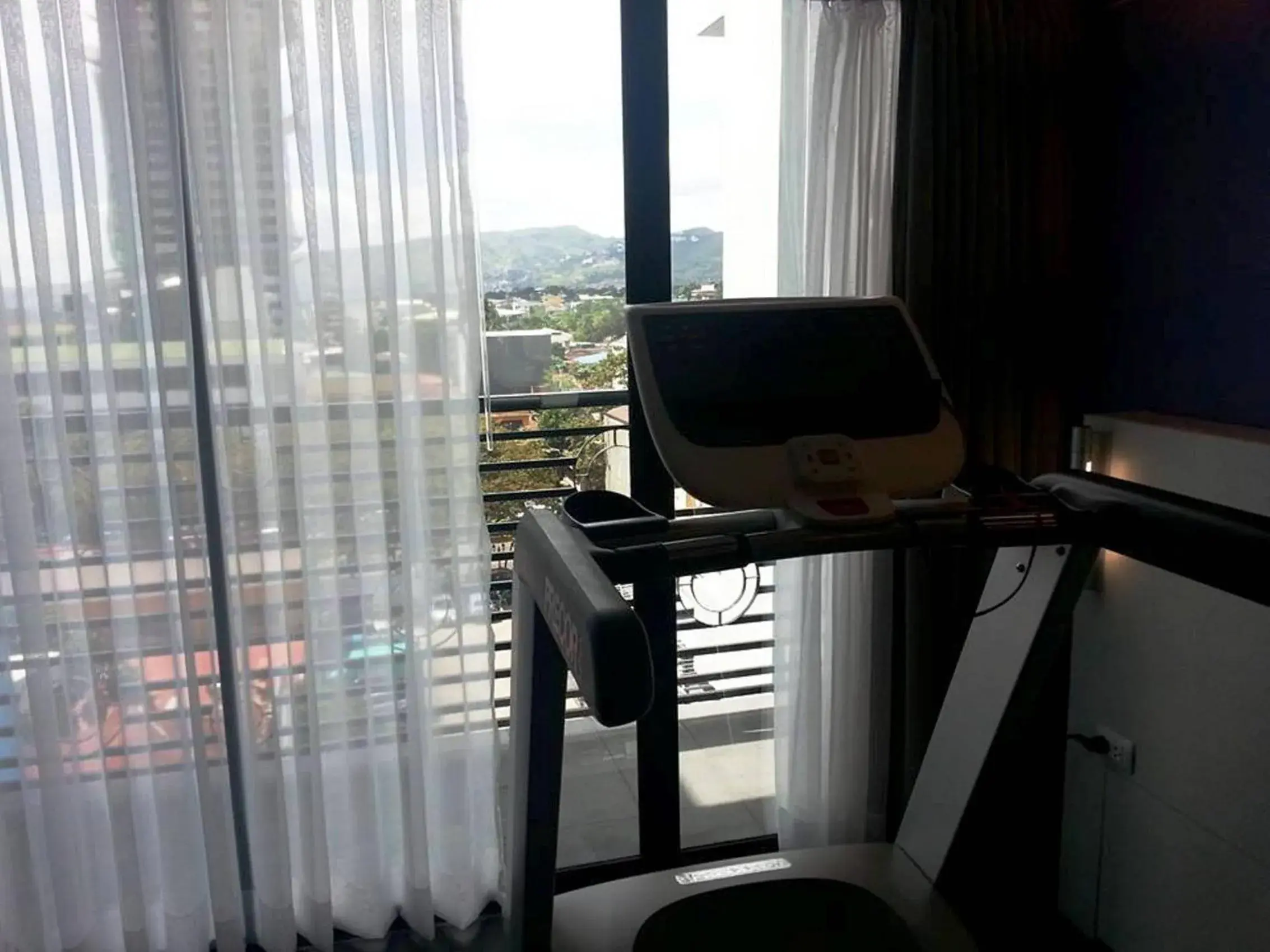 Fitness centre/facilities, TV/Entertainment Center in Pillows Hotel Cebu