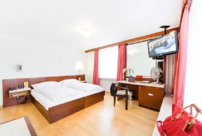 Photo of the whole room, Bed in Hotel Linde - 24h Self Check-in