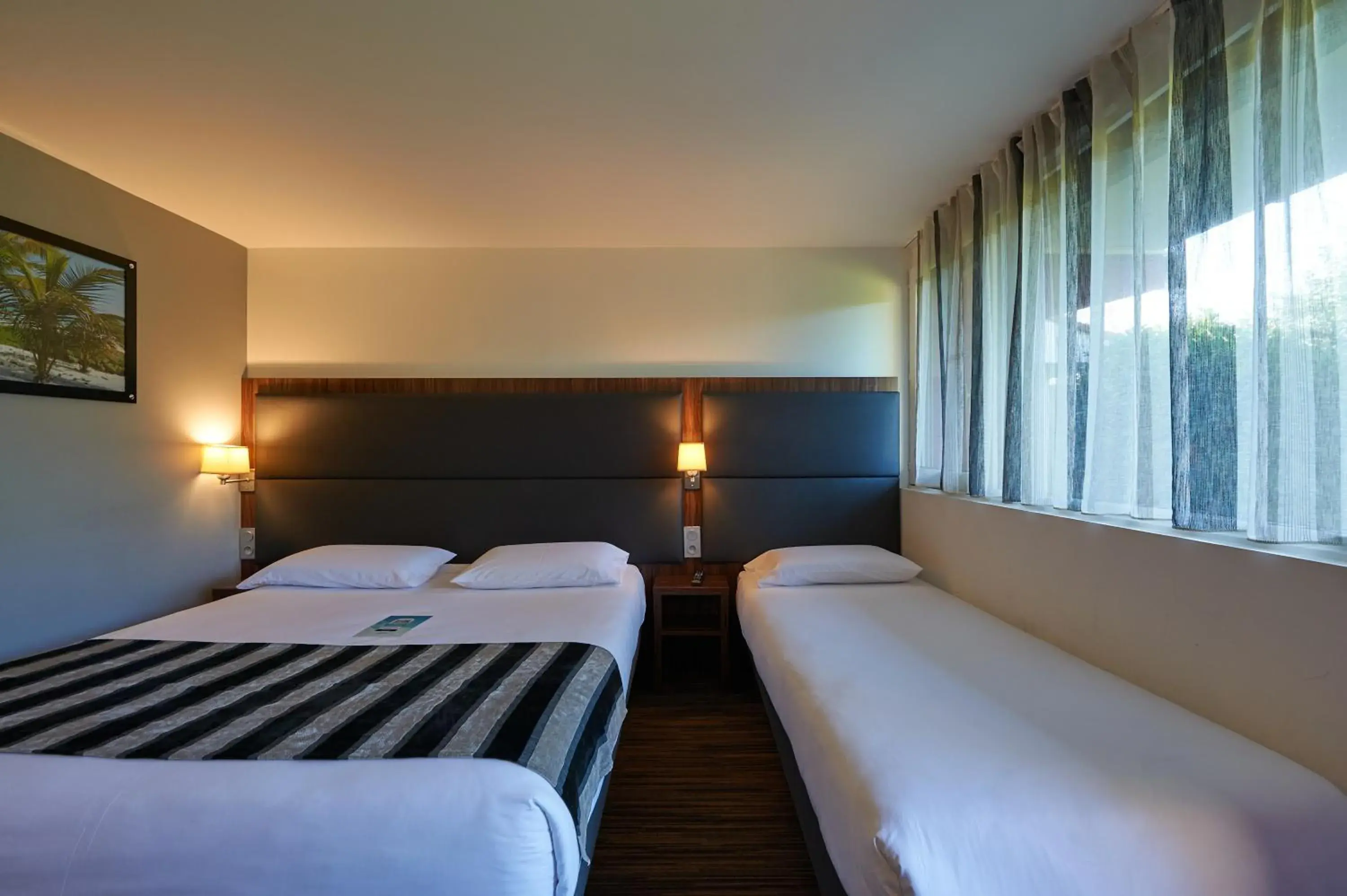 Photo of the whole room, Bed in Kyriad Bordeaux - Merignac Aéroport