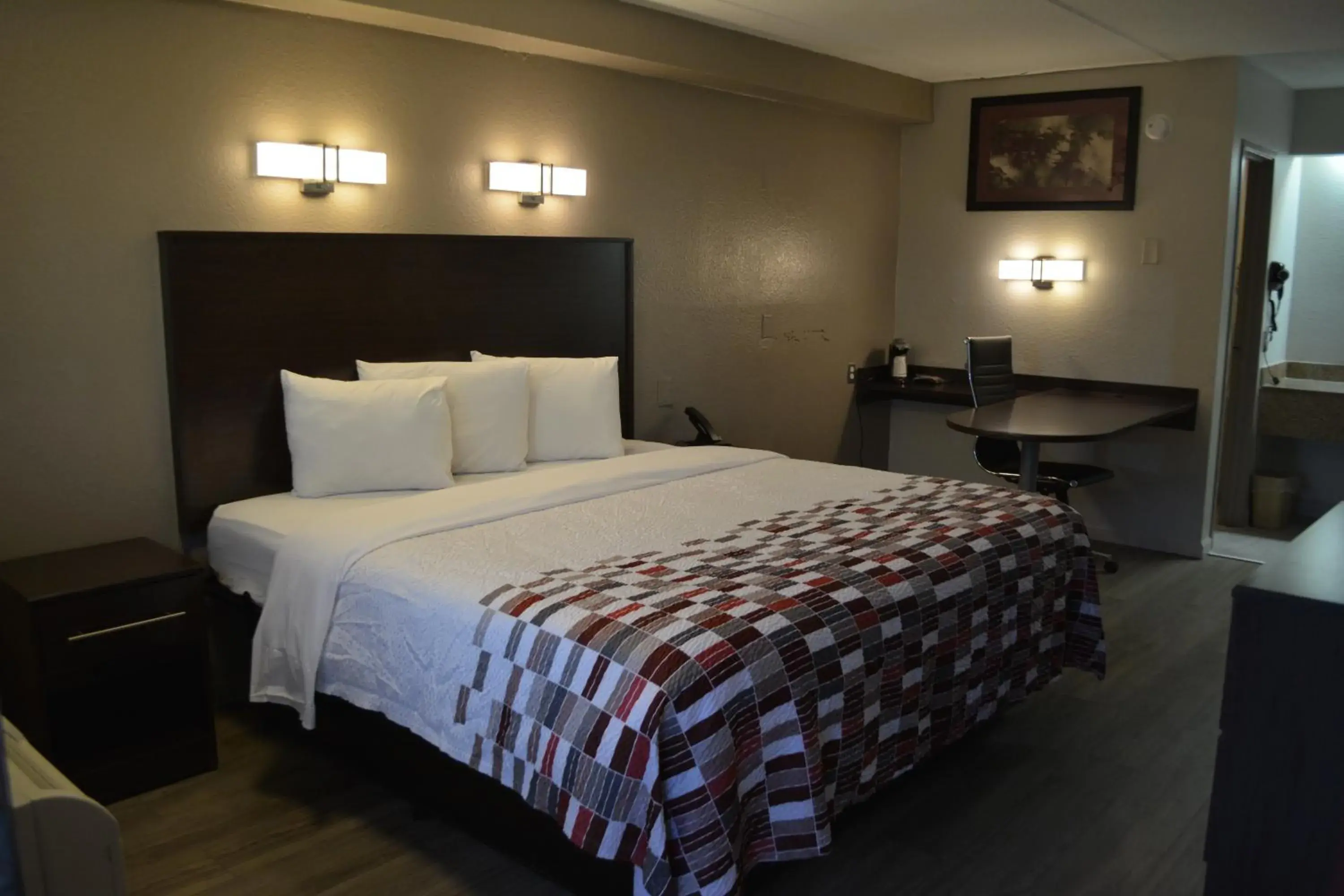 Bed in Red Roof Inn Jackson North – Ridgeland