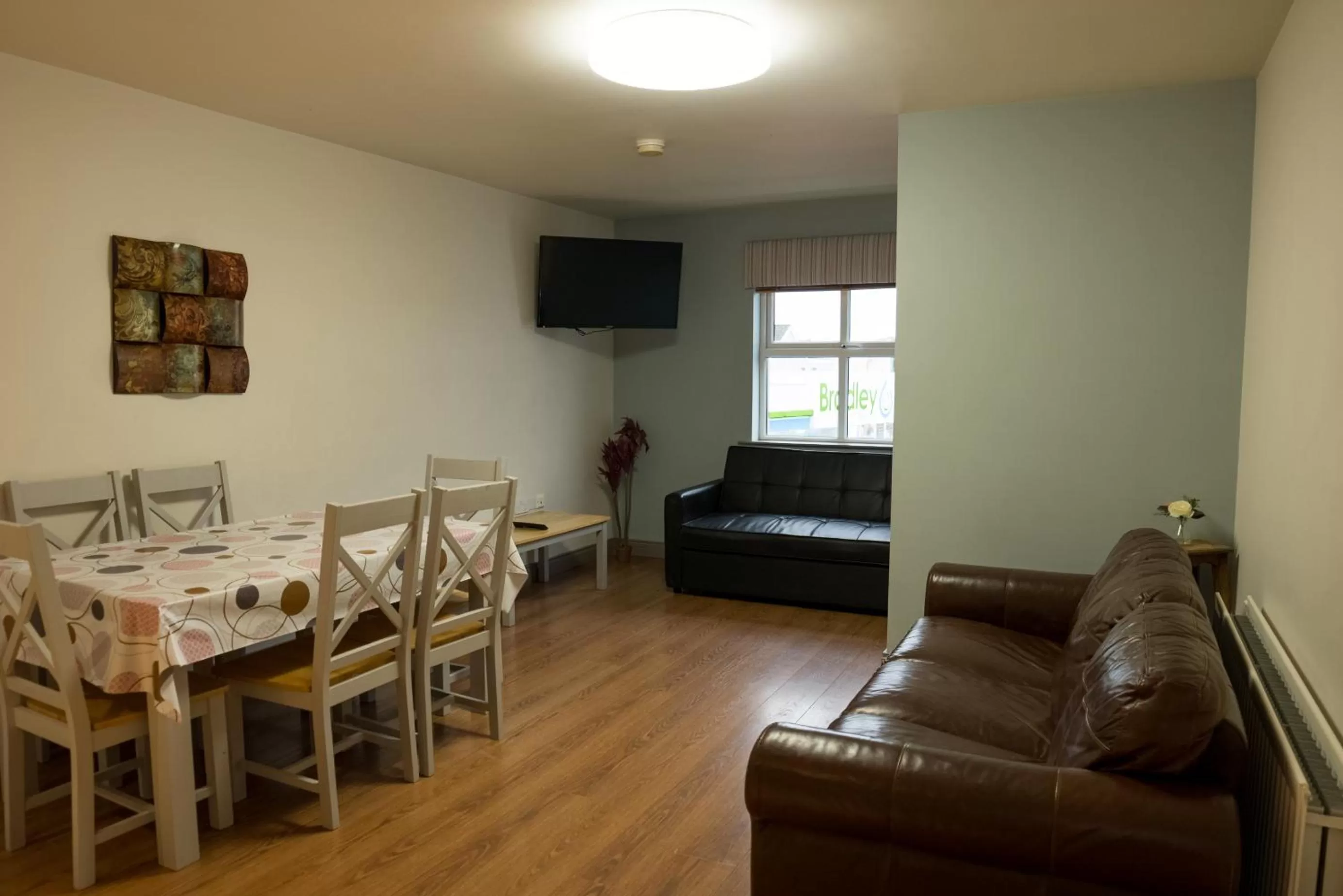 Living room in Walsh's Hotel and Apartments