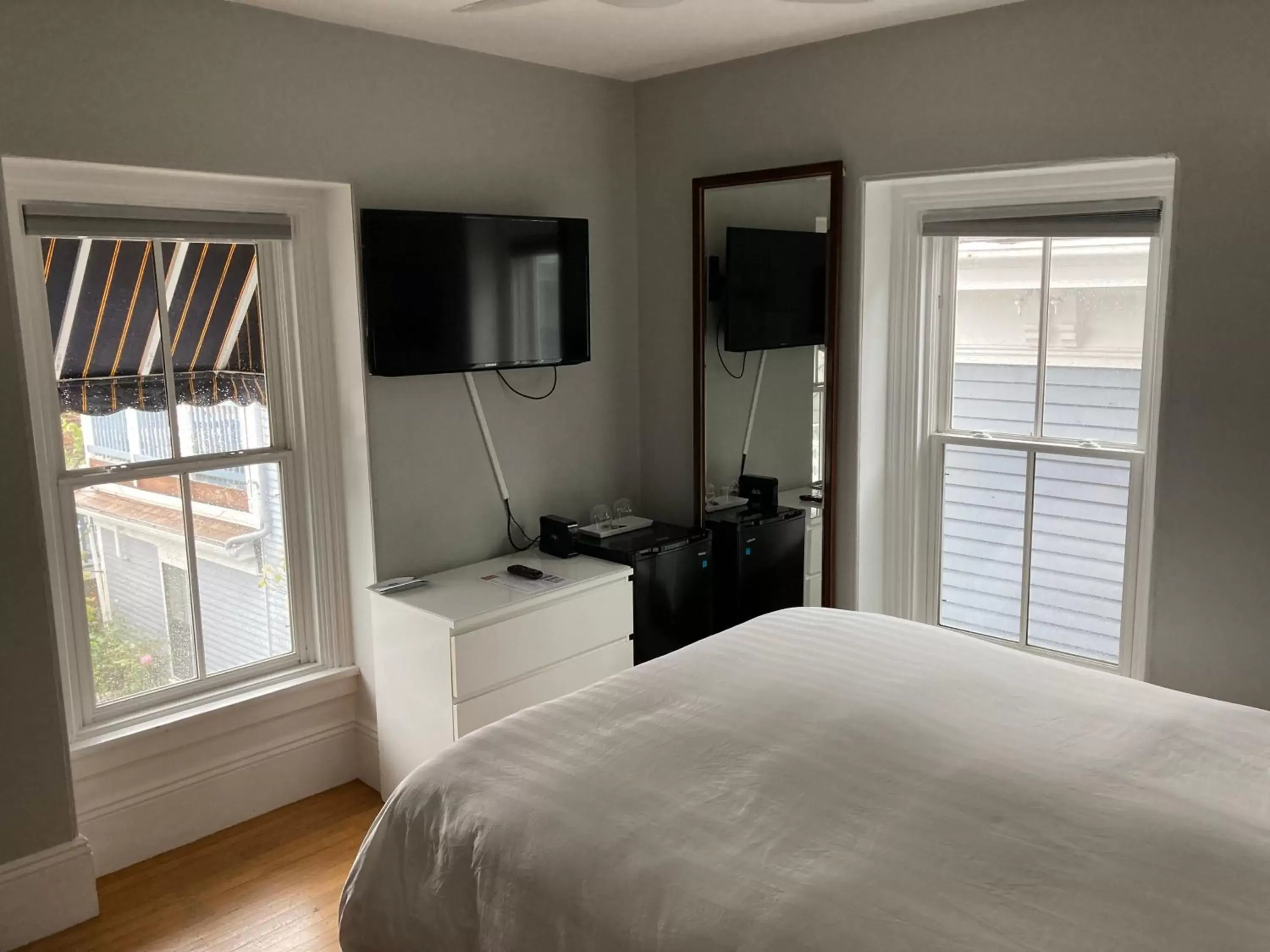 Bedroom, Bed in Prince Albert Guest House, Provincetown