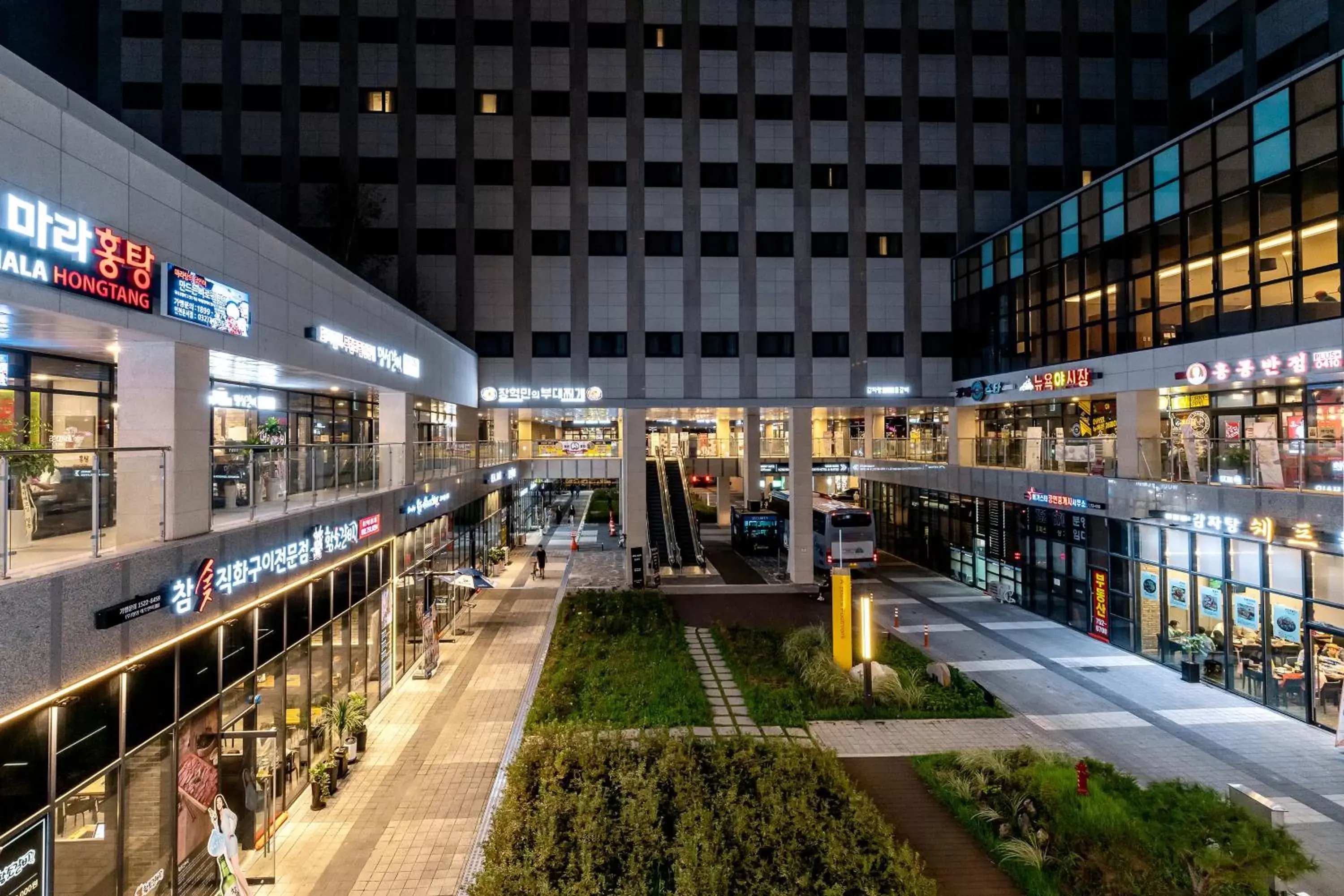 Shopping Area in Days Hotel & Suites by Wyndham Incheon Airport