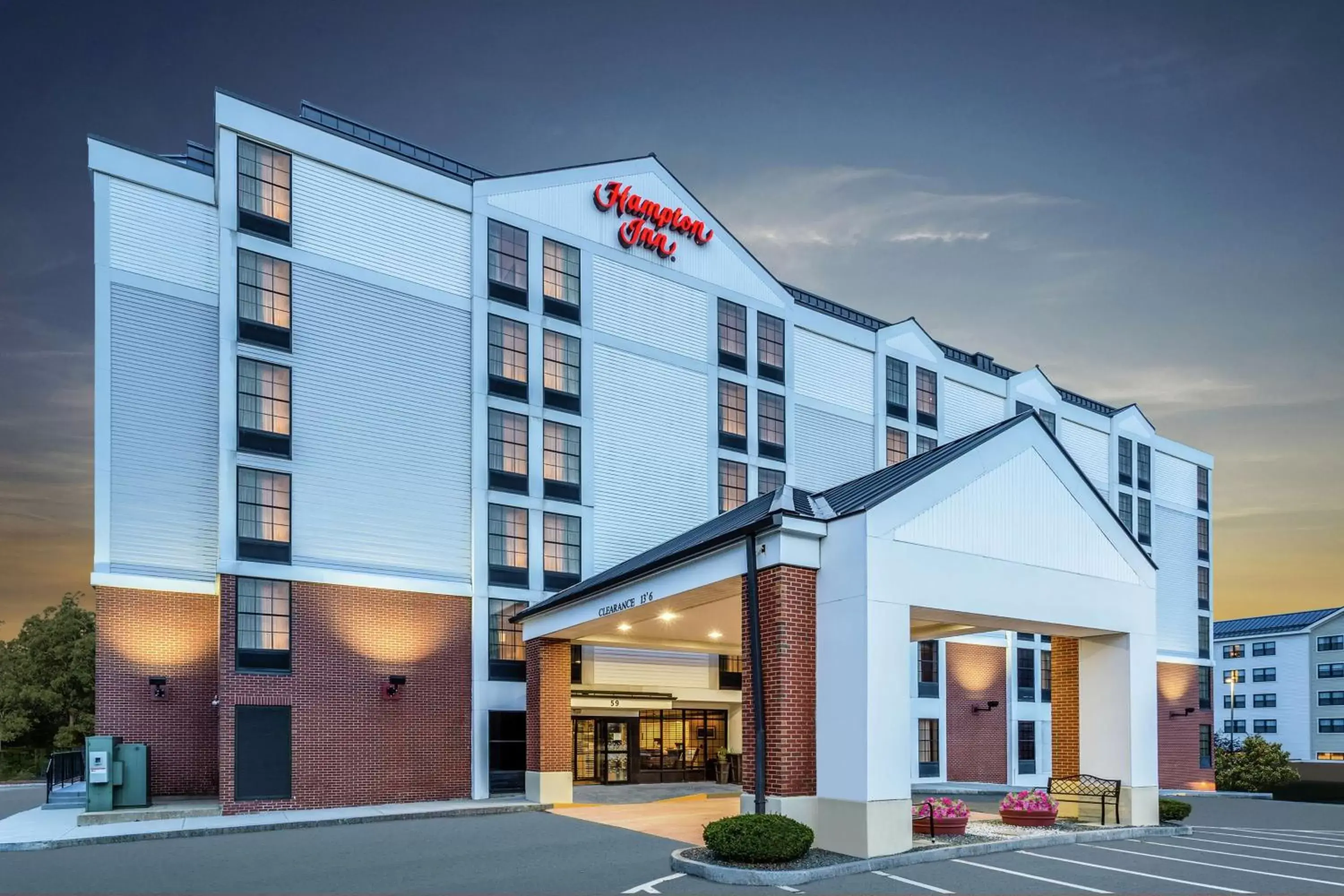 Property Building in Hampton Inn Boston/Peabody