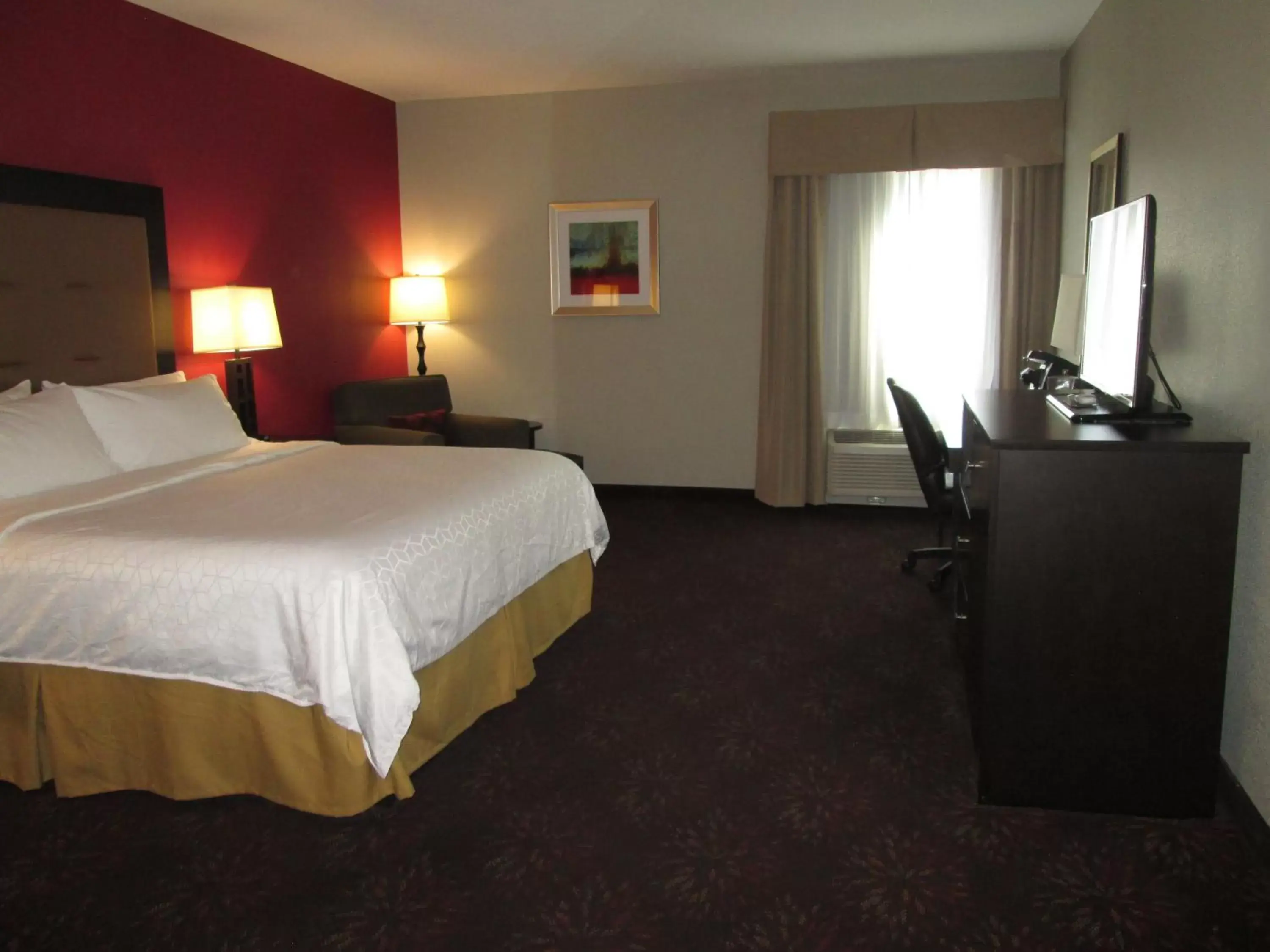 Photo of the whole room, Bed in Holiday Inn Express Cloverdale - Greencastle, an IHG Hotel