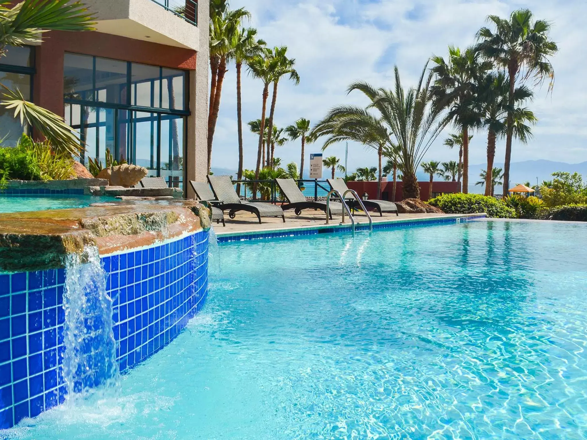 Swimming Pool in Hotel Coral & Marina