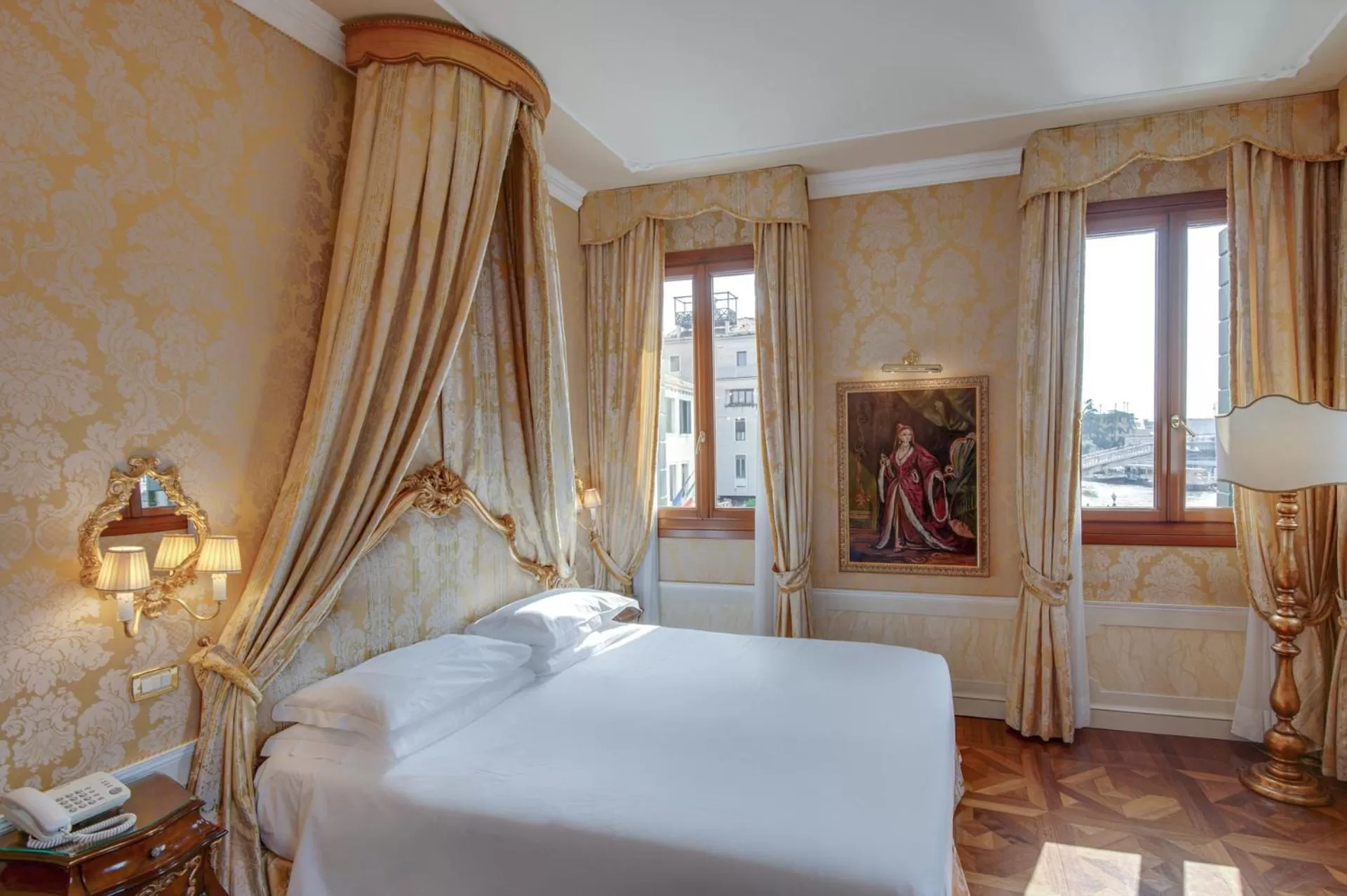 Bedroom, Bed in Canal Grande