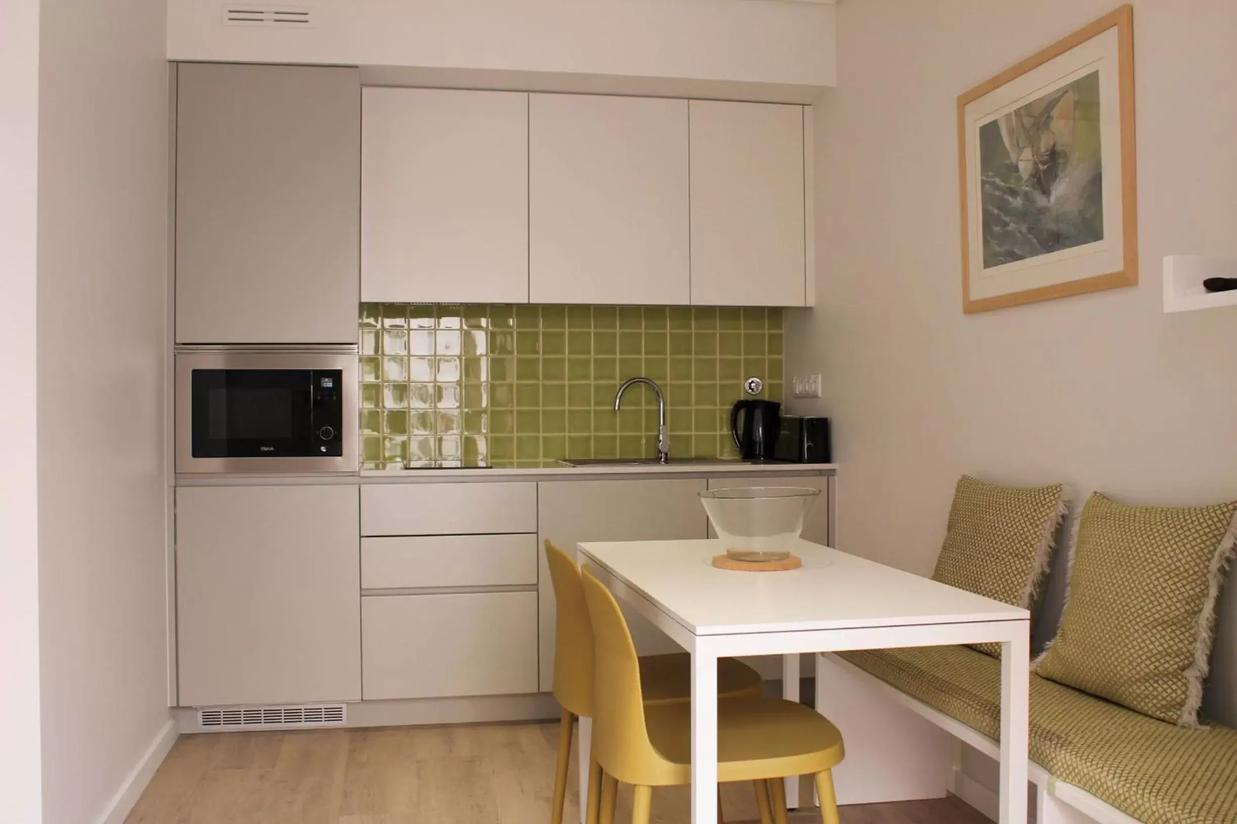 TV and multimedia, Kitchen/Kitchenette in Cardeal Suites & Apartments