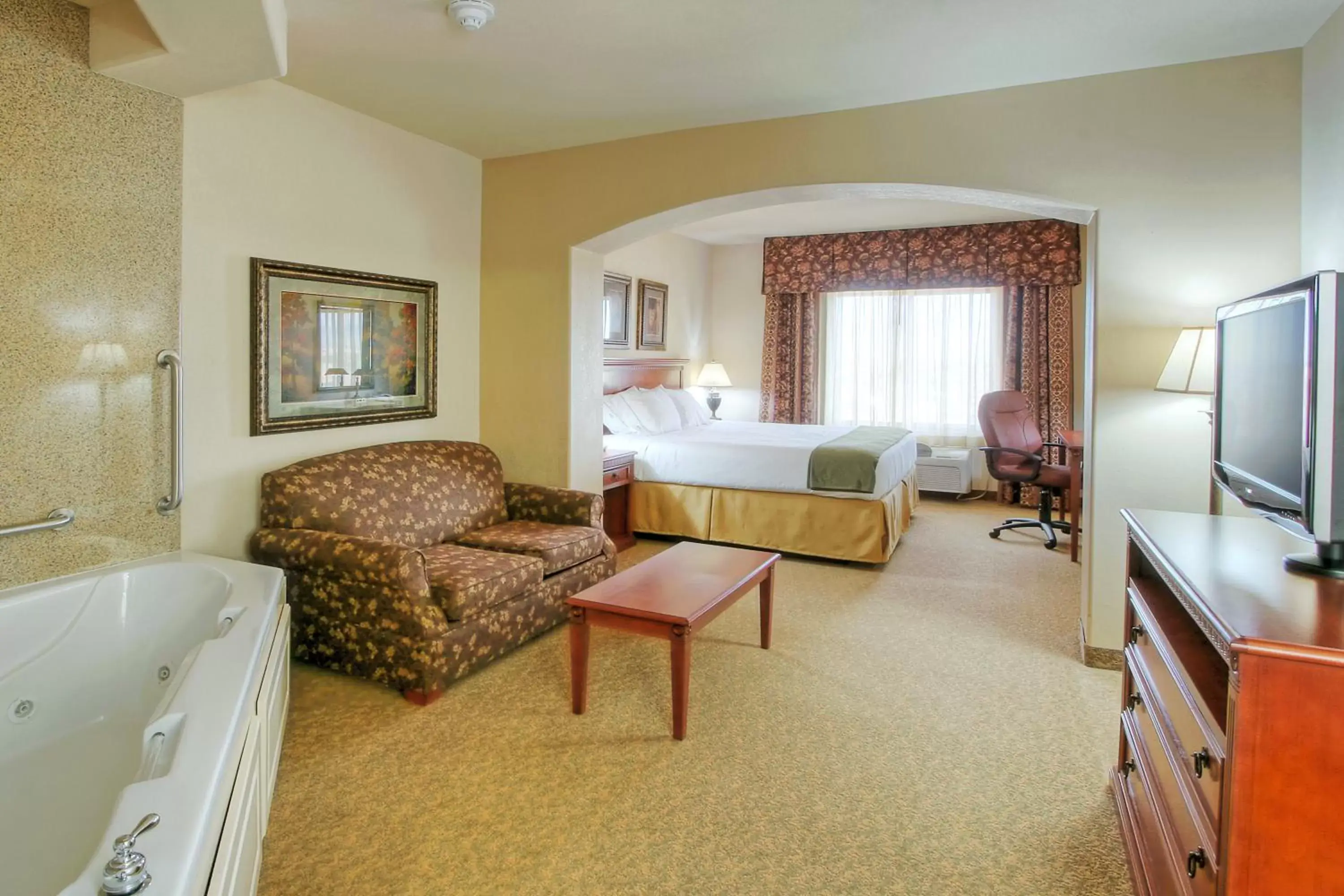 Photo of the whole room, Bed in Holiday Inn Express Hotel & Suites Las Cruces by IHG Photo of the whole room, Bed in Holiday Inn Express Hotel & Suites Las Cruces by IHG