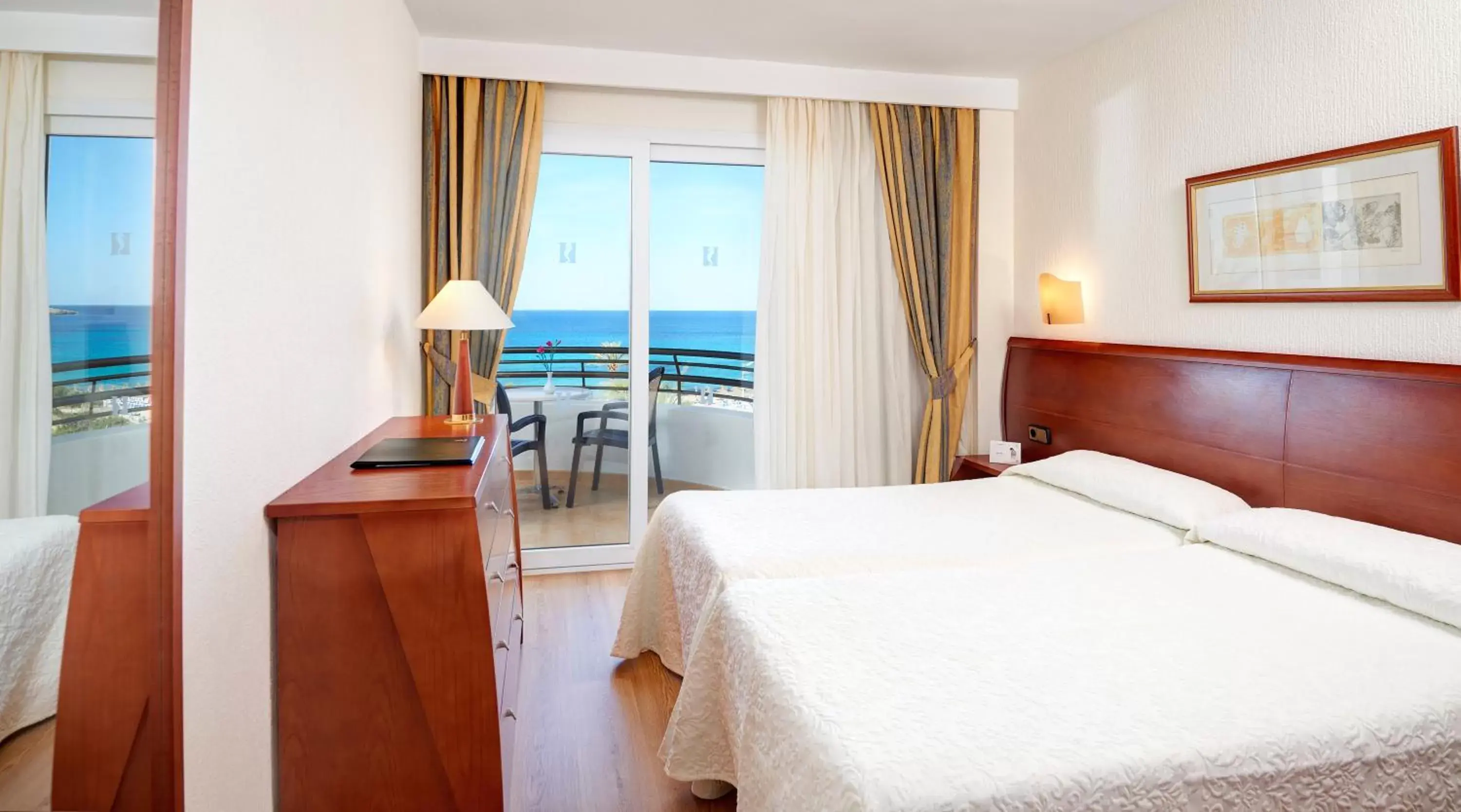Photo of the whole room, Sea View in Hipotels Dunas Aparthotel