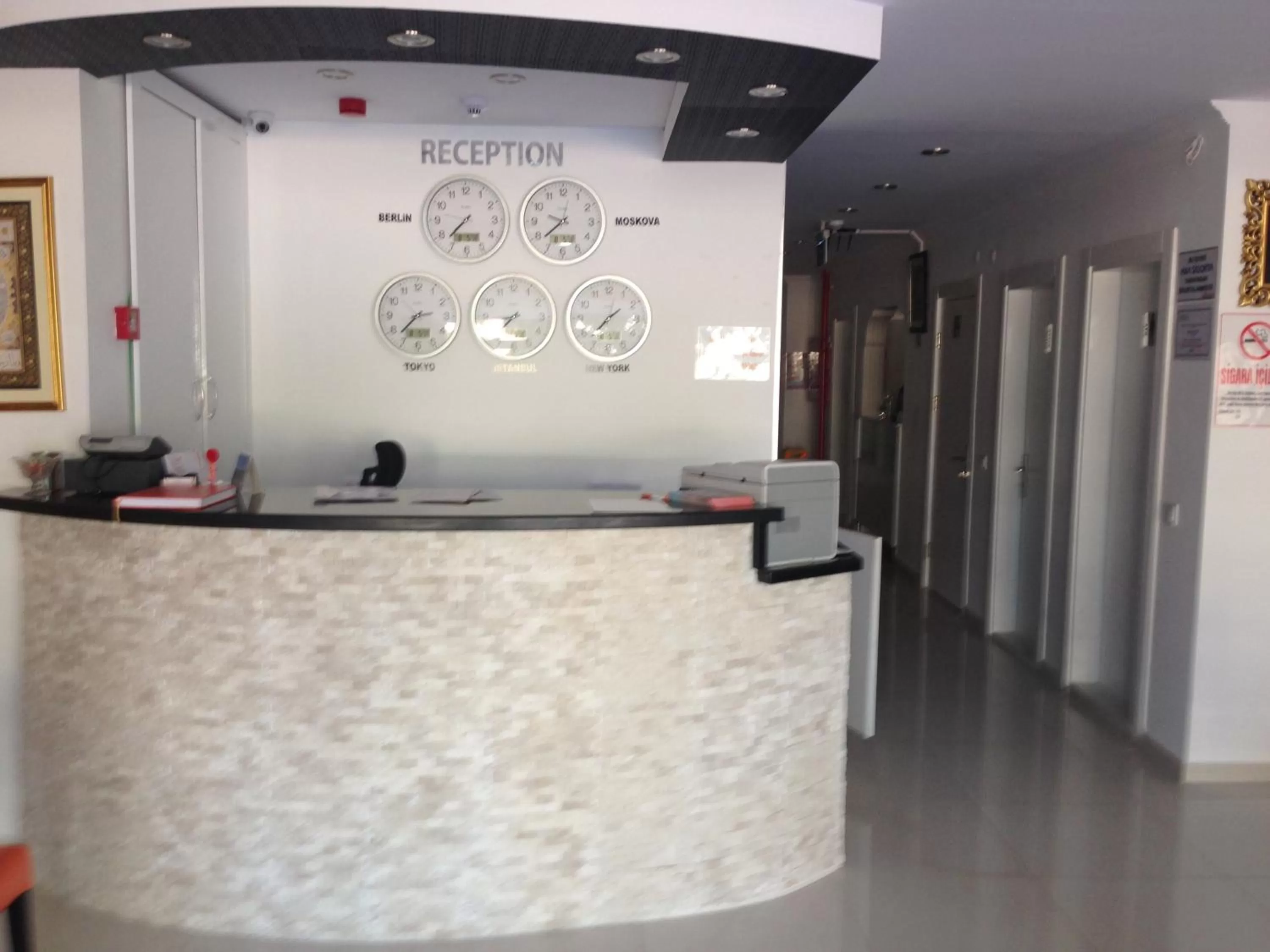 Lobby or reception in Mutado Hotel