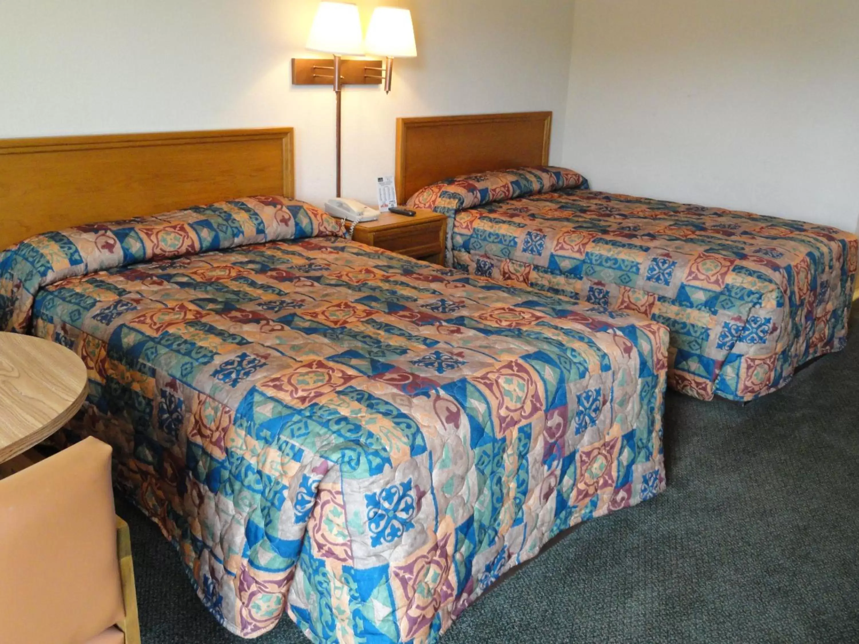 Bedroom, Bed in Travelers Inn & Suites