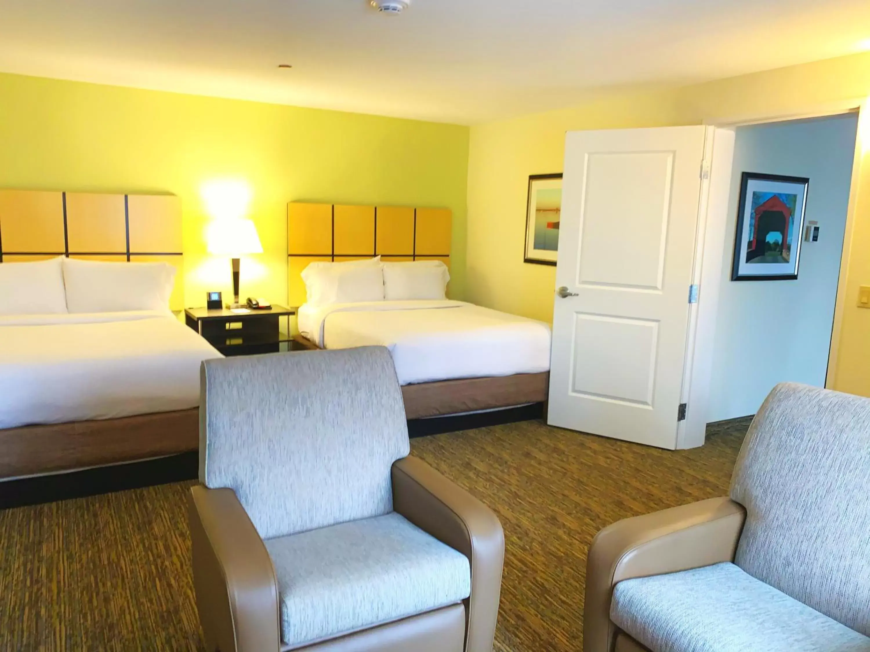 Photo of the whole room, Bed in Candlewood Suites Belle Vernon, an IHG Hotel