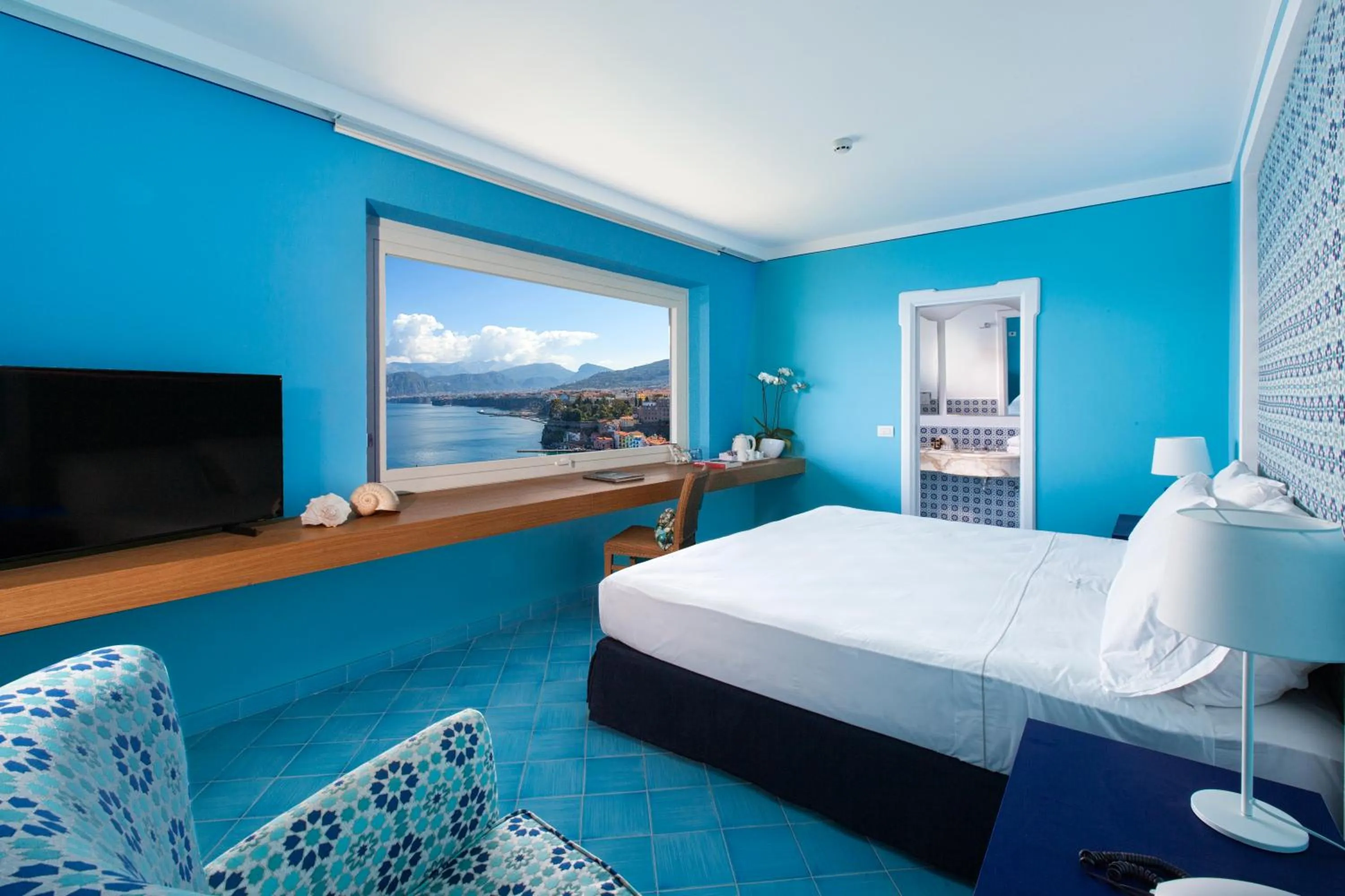 View (from property/room), Bed in Hotel Belair