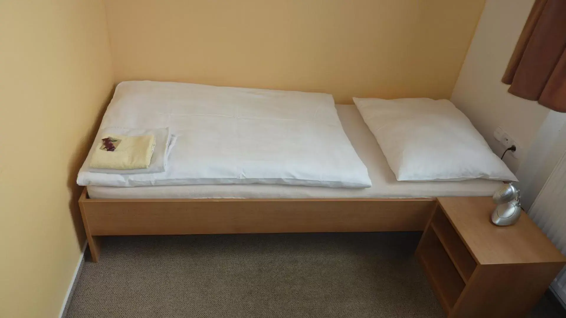 Single Room in Hotel THT Single Room in Hotel THT