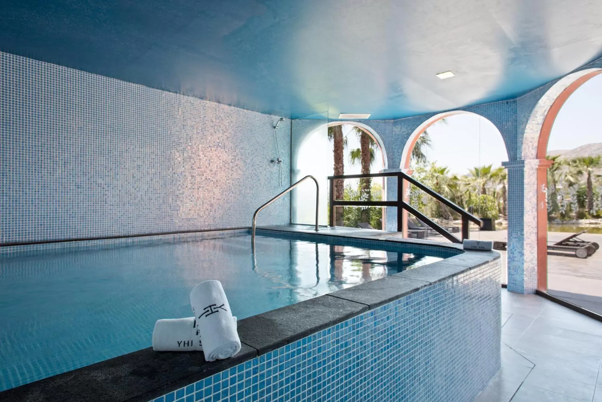 Hot Spring Bath, Swimming Pool in The Level at Meliá Villaitana