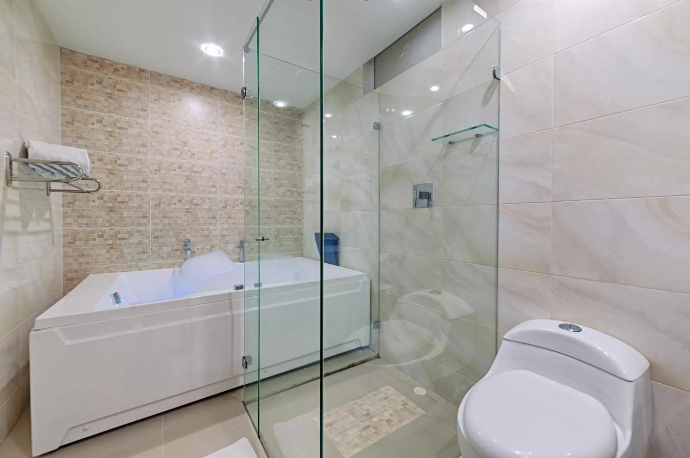 Bathroom in Hotel MS Ciudad Jardin Plus