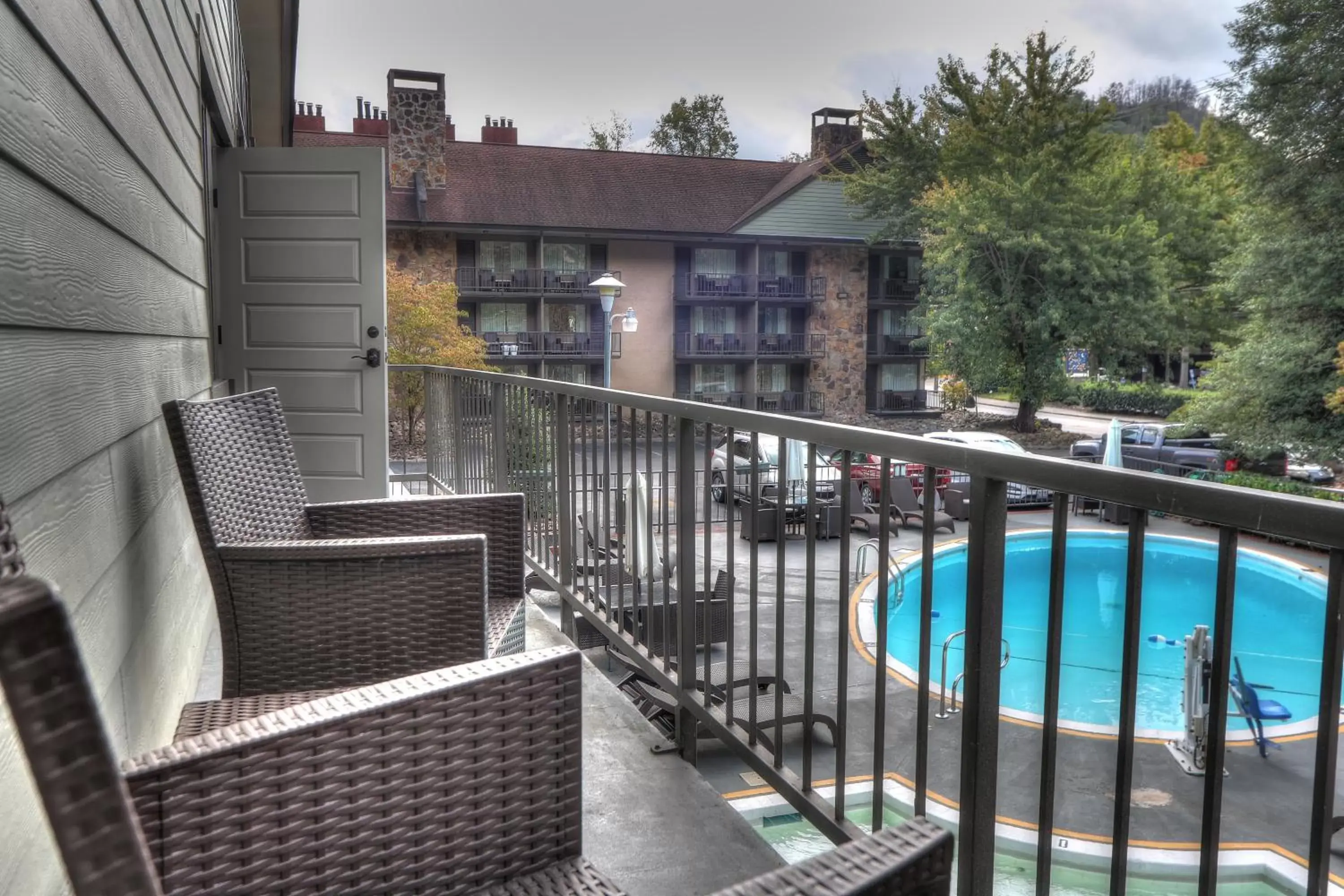 Balcony/Terrace, Pool View in River Edge Inn