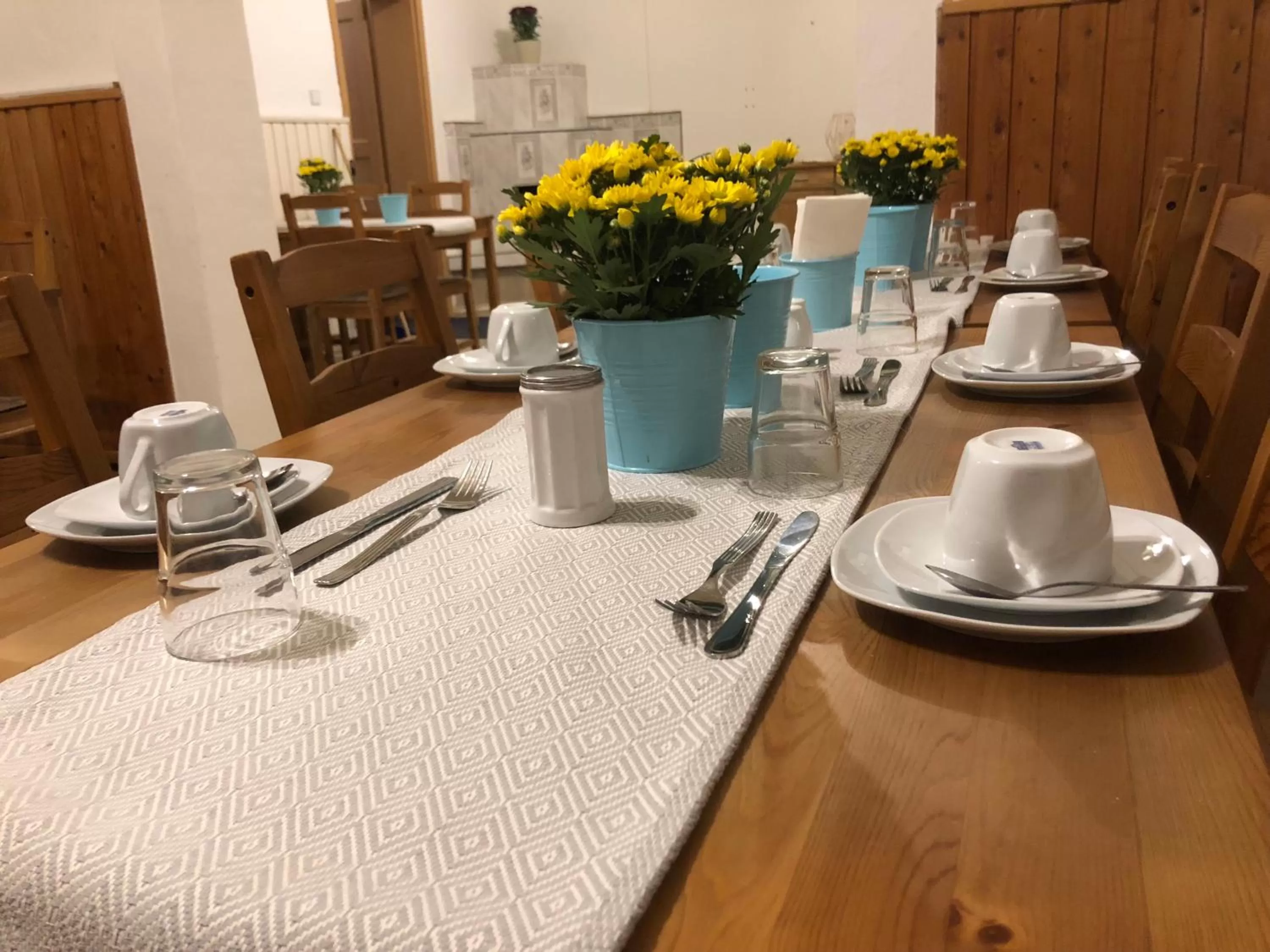 Lounge or bar in Riverside Inn