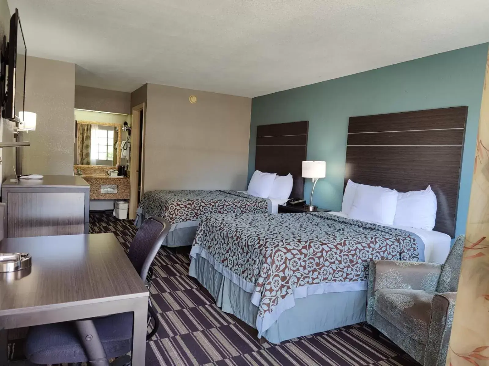 Bed in Days Inn by Wyndham Southaven MS Bed in Days Inn by Wyndham Southaven MS