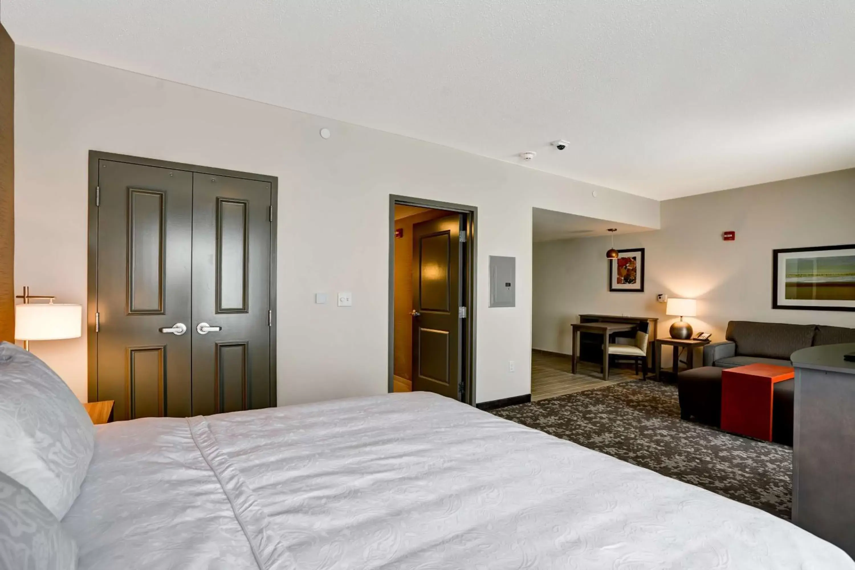 Living room, Bed in Homewood Suites by Hilton Christiansburg