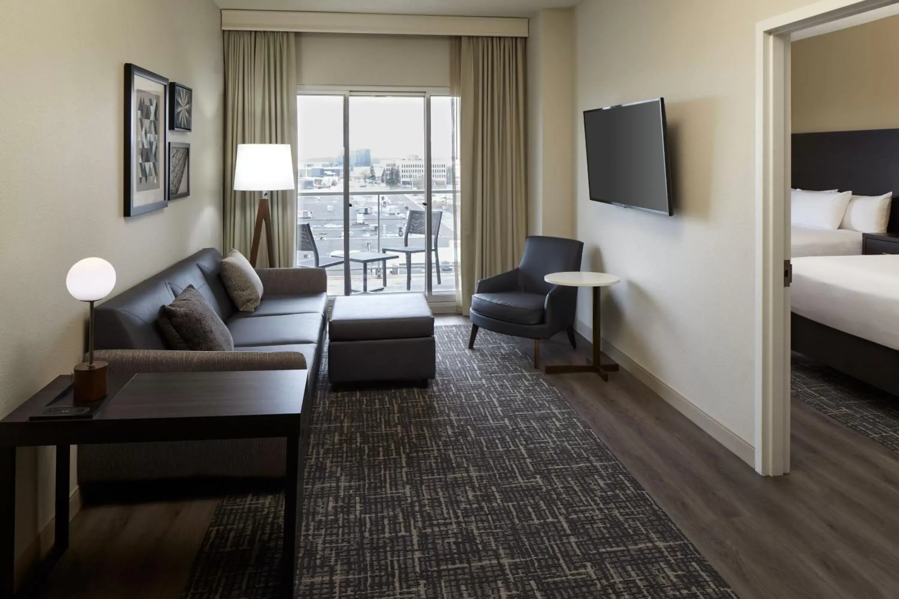 Photo of the whole room, Seating Area in Residence Inn by Marriott Montreal Airport