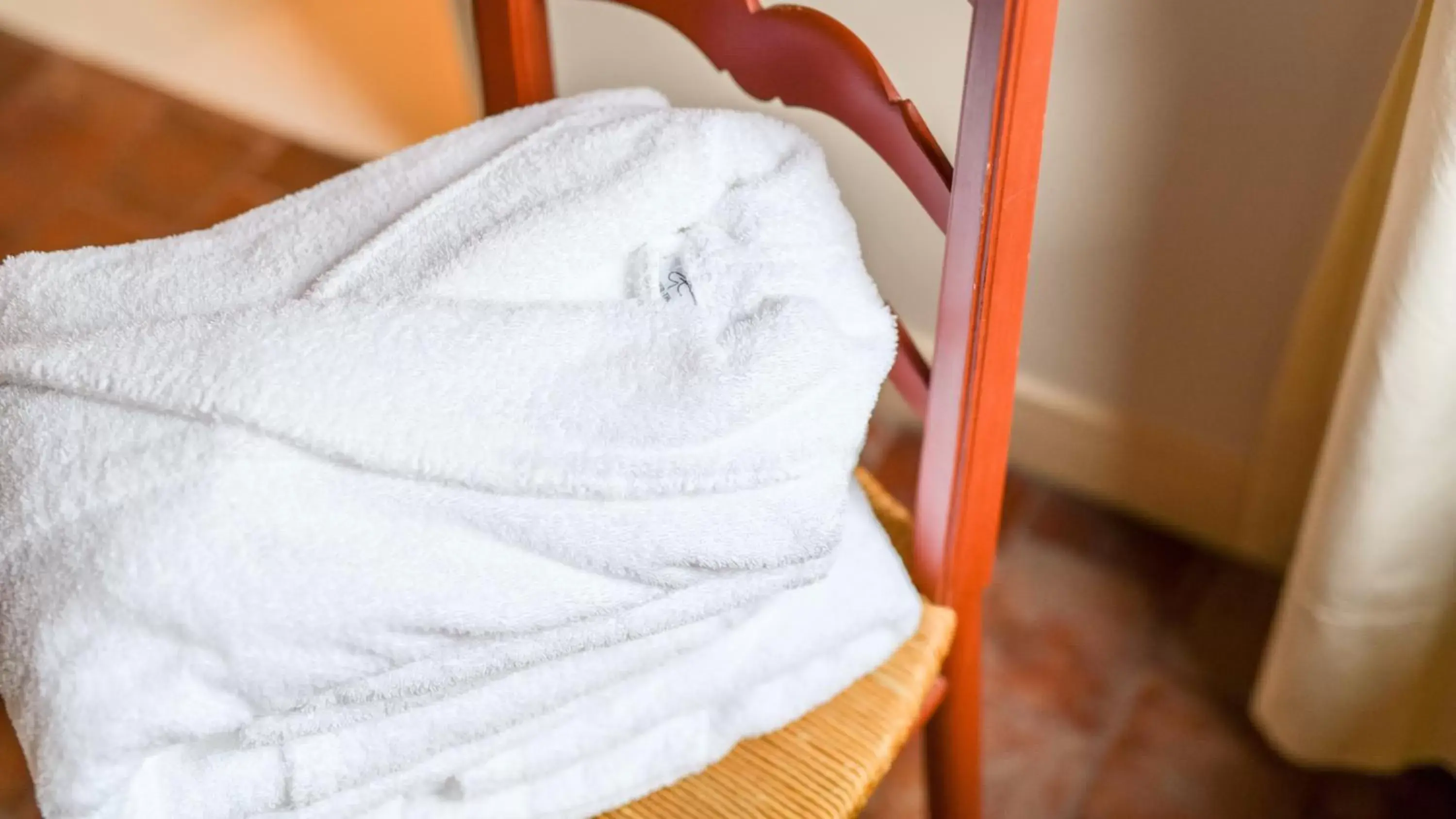 Decorative detail, Bed in Le Champ des Oiseaux & Spa