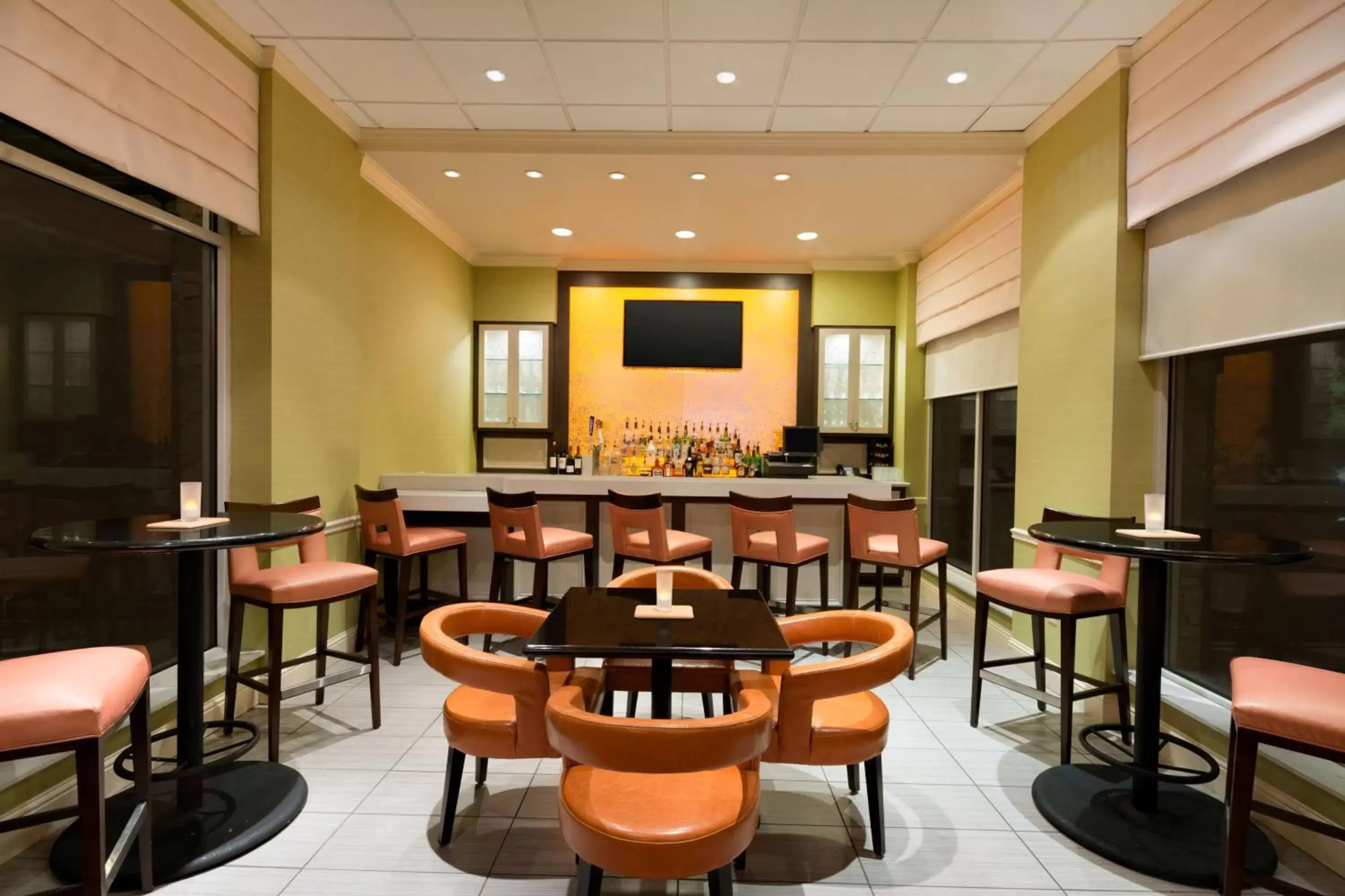 Lounge or bar, Restaurant/Places to Eat in Hilton Garden Inn Atlanta Northpoint