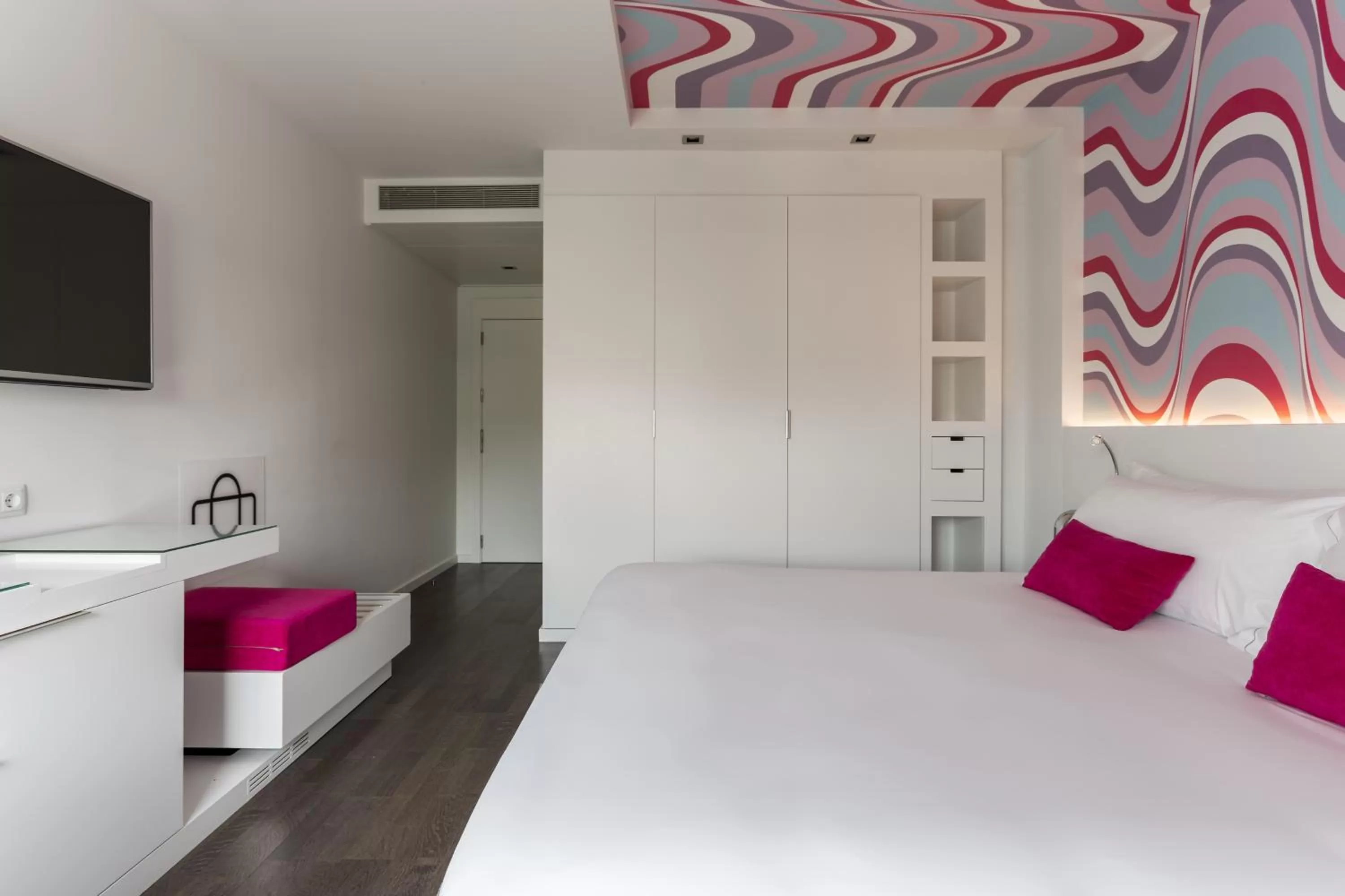 TV and multimedia, Bed in Room Mate Carla, Barcelona