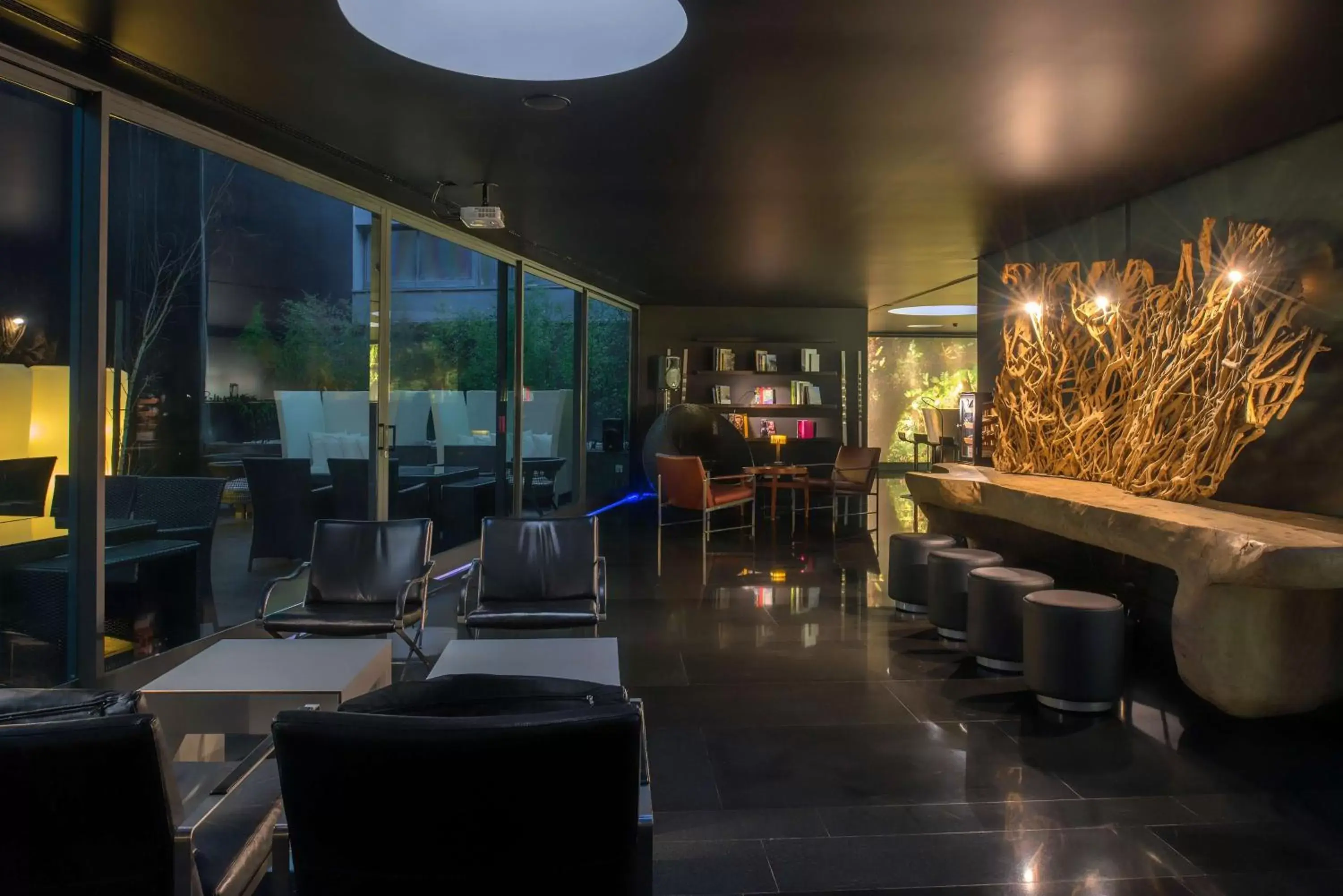 Lounge or bar, Lounge/Bar in DoubleTree by Hilton Lisbon Fontana Park