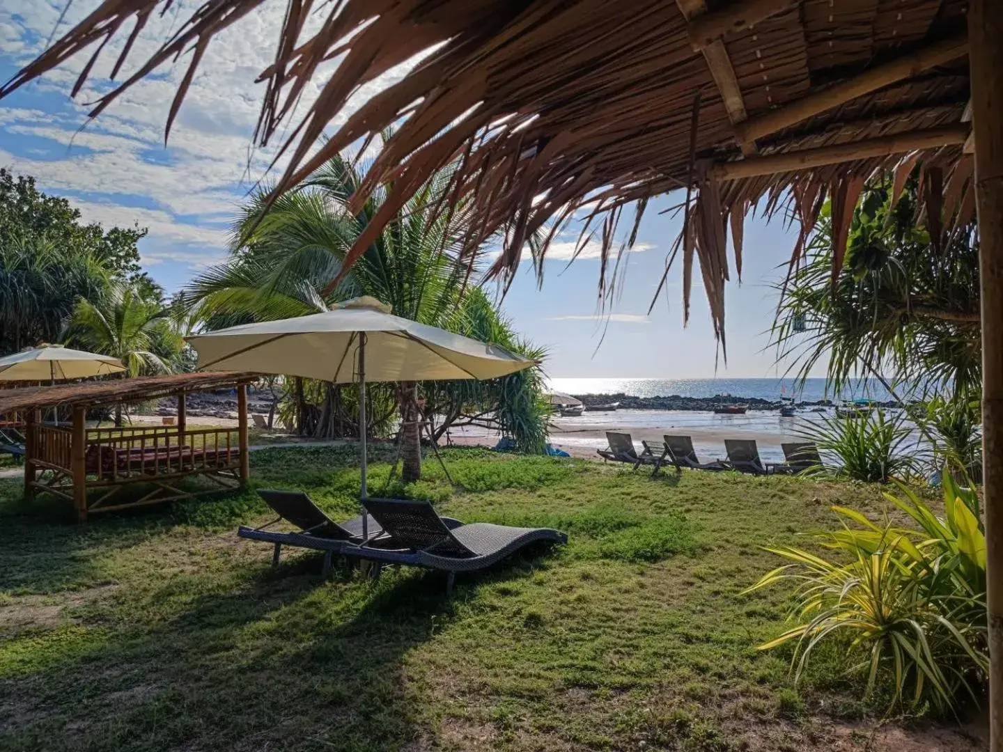 Beach, Swimming Pool in Lazy Days Bungalows