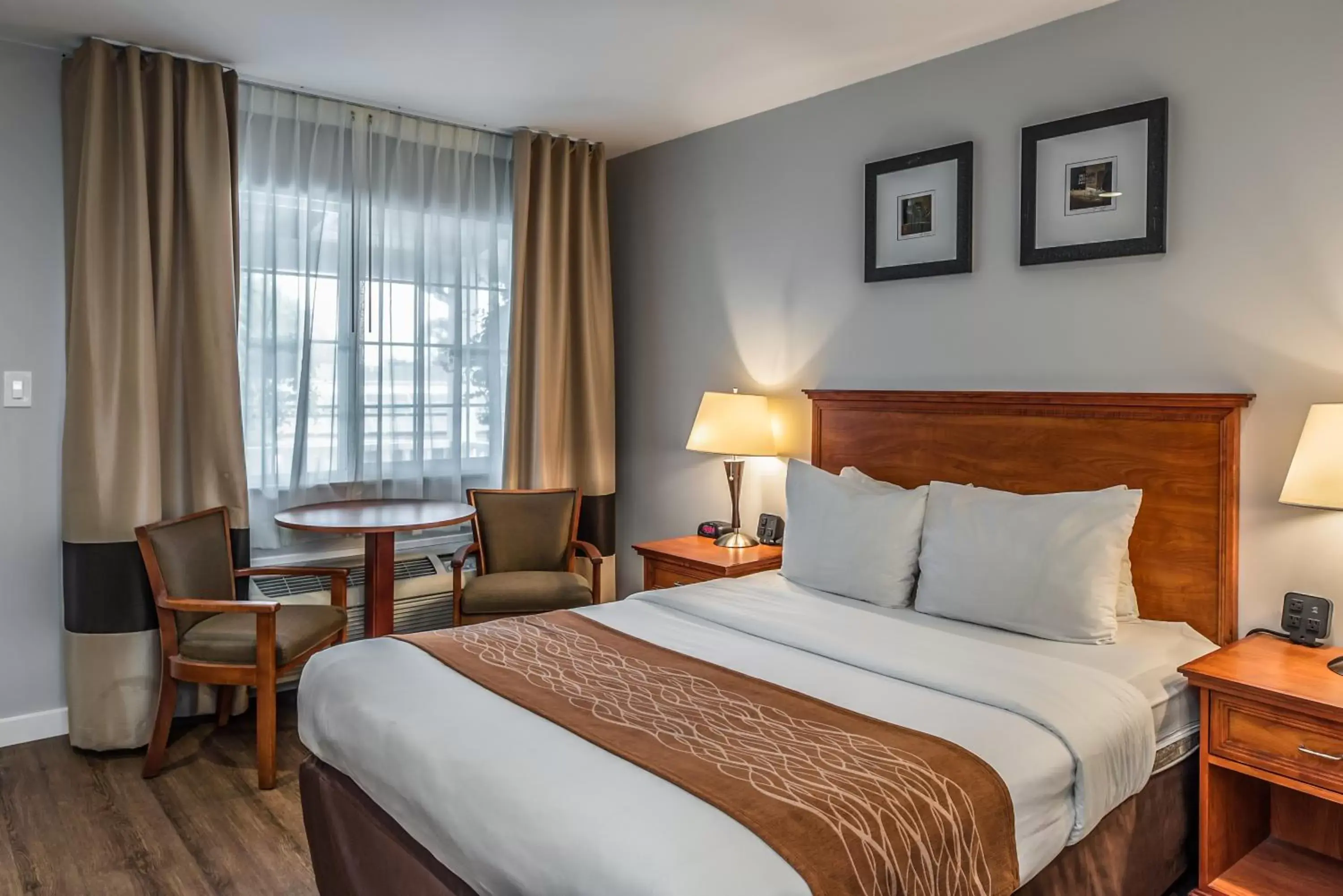 Bed in The Inn at 1252 Monterey Bed in The Inn at 1252 Monterey