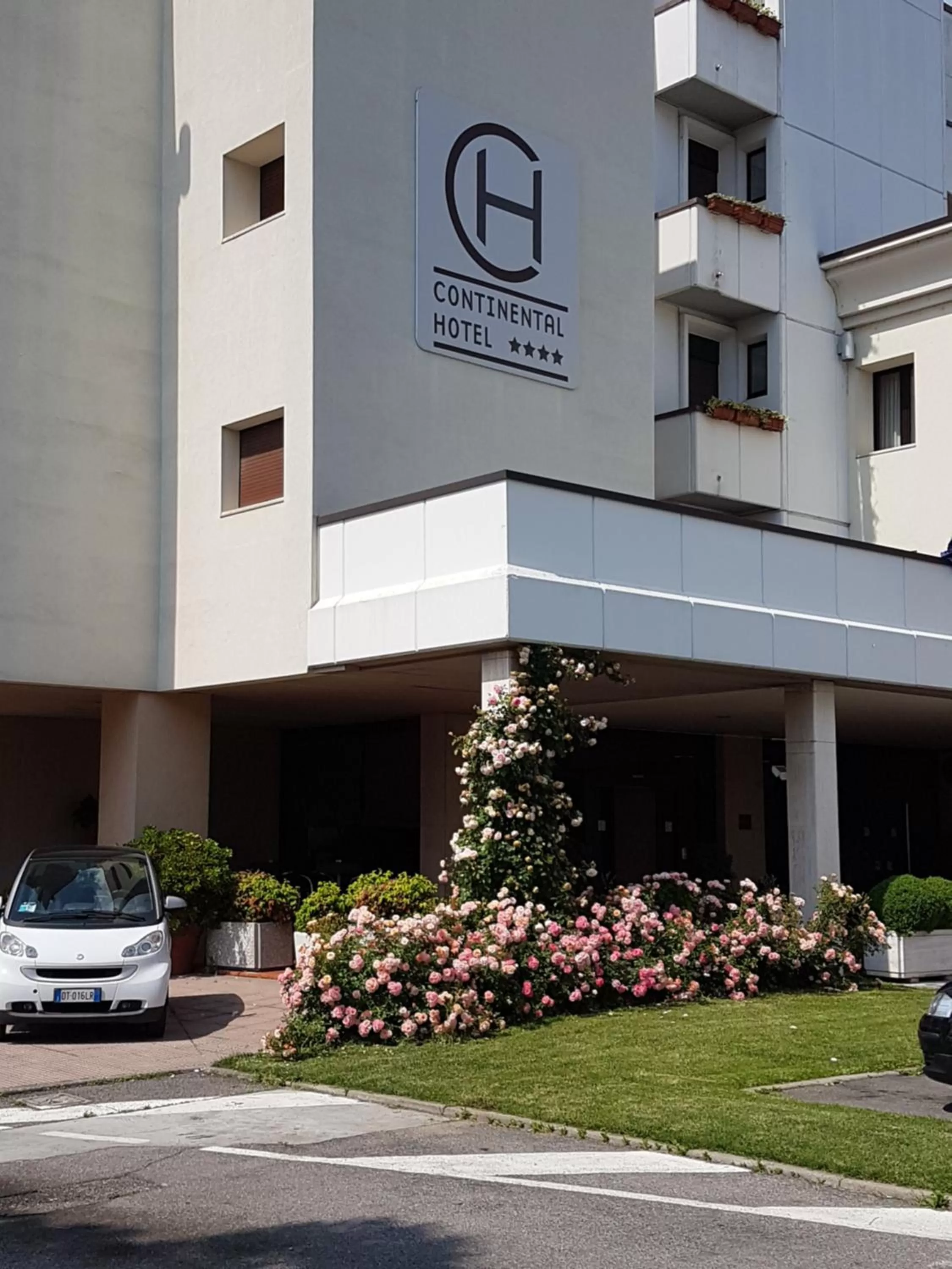 Property building in Hotel Continental Brescia