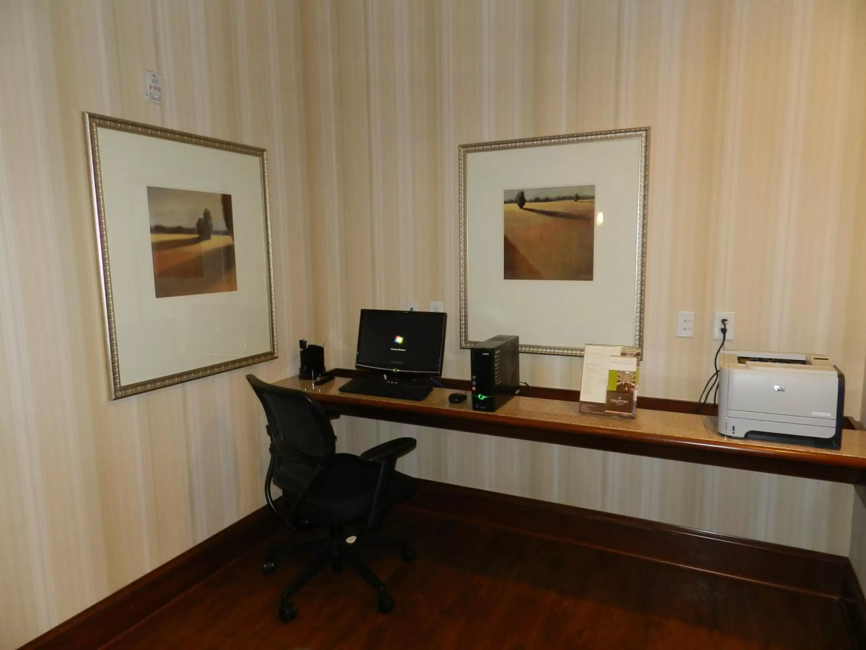 Business facilities in Country Inn & Suites by Radisson, Braselton, GA