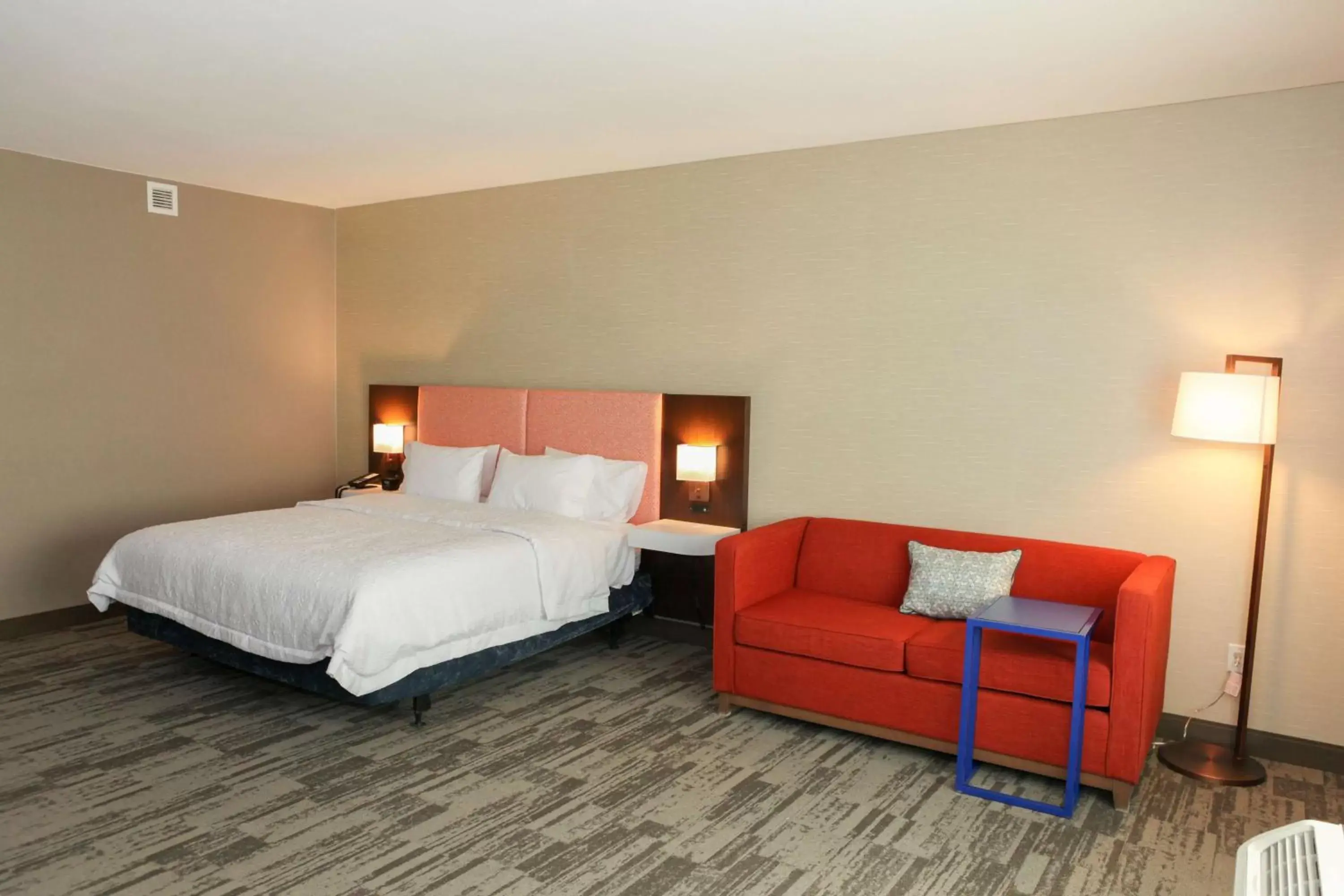 Living room, Bed in Hampton Inn & Suites Lafayette