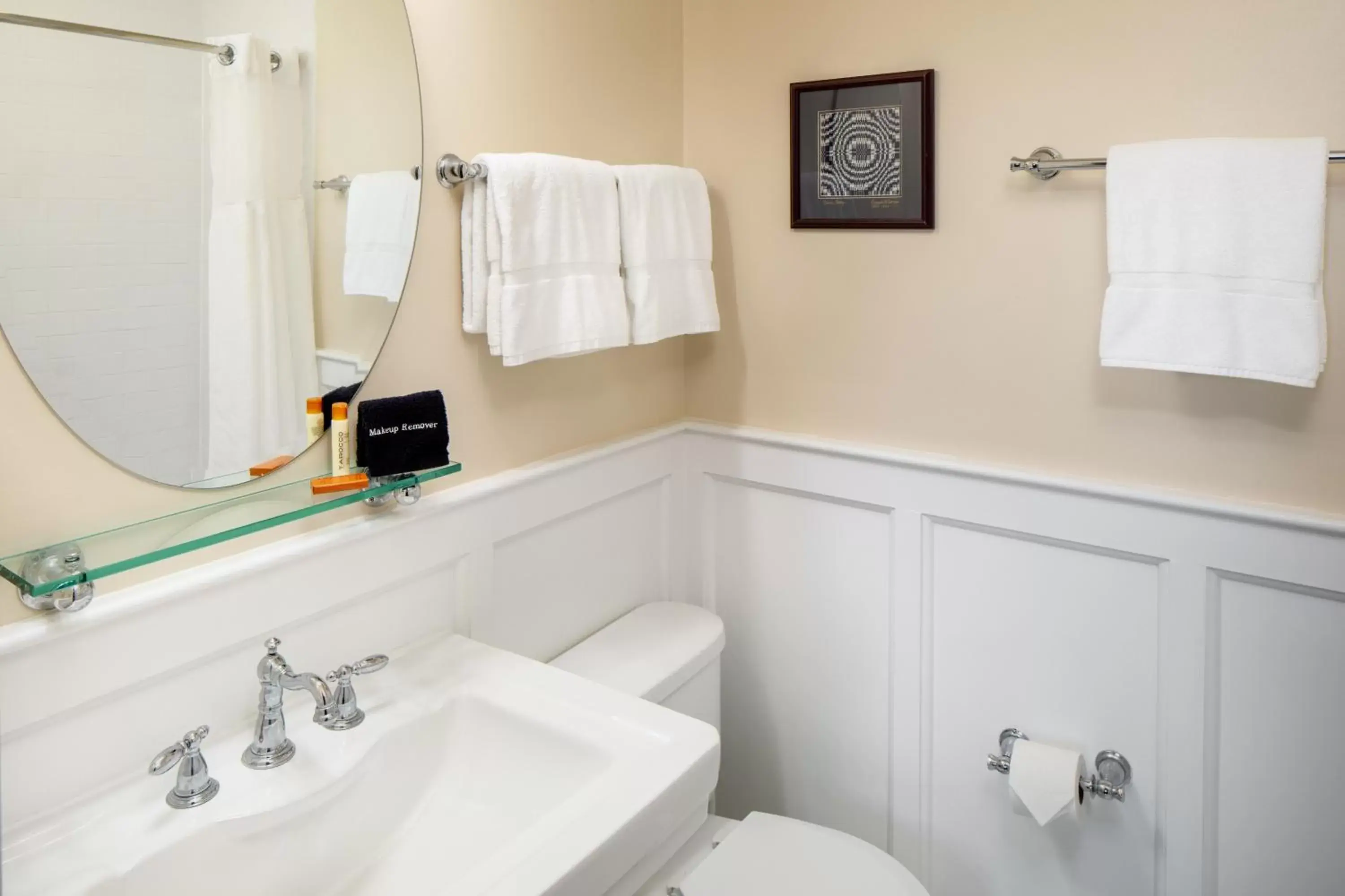 Bathroom in Historic Boone Tavern