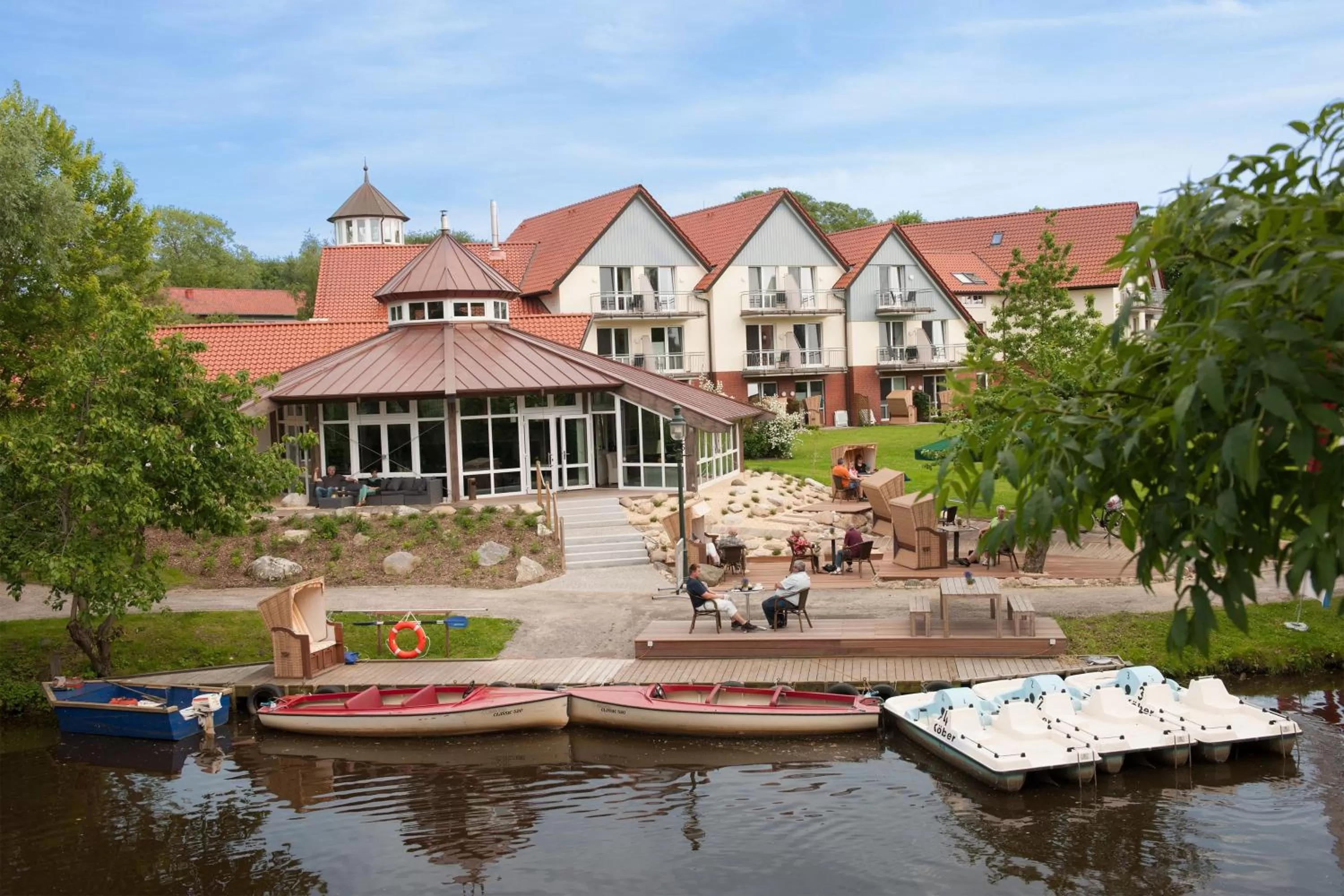 Facade/entrance in Hotel Am Medemufer