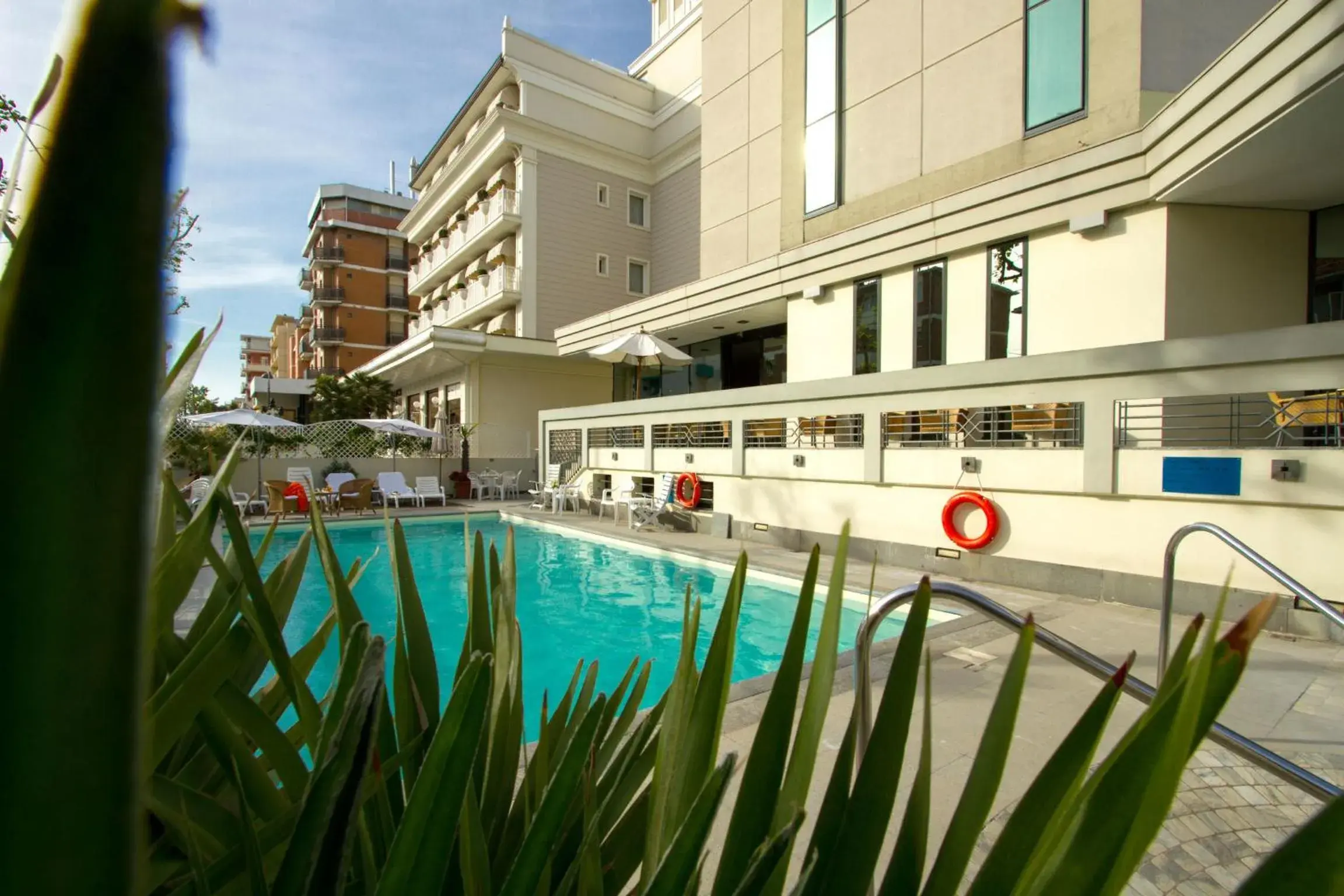 Garden, Swimming Pool in Hotel Nord Est